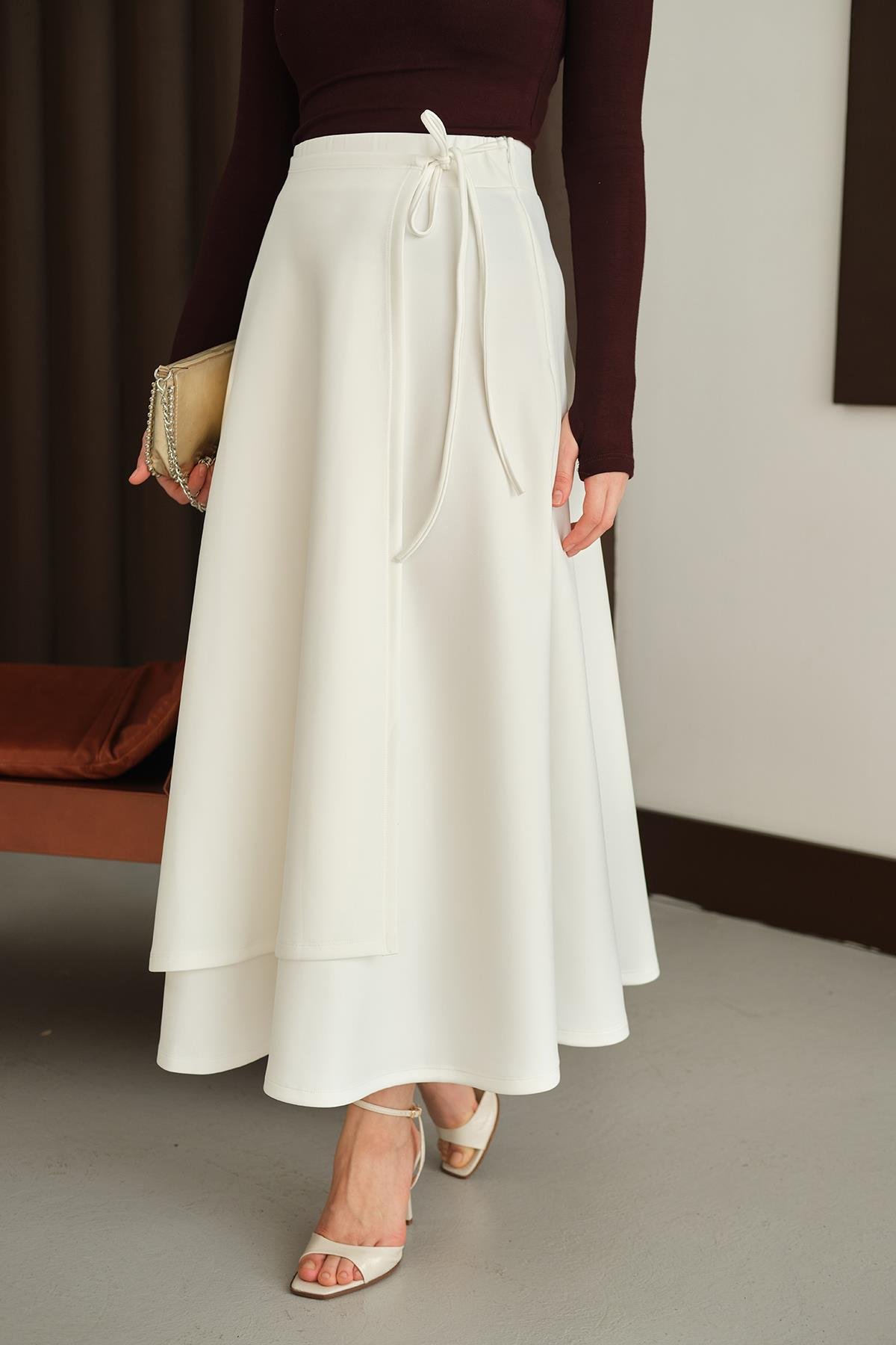 Kurdele Detay Etek Beyaz