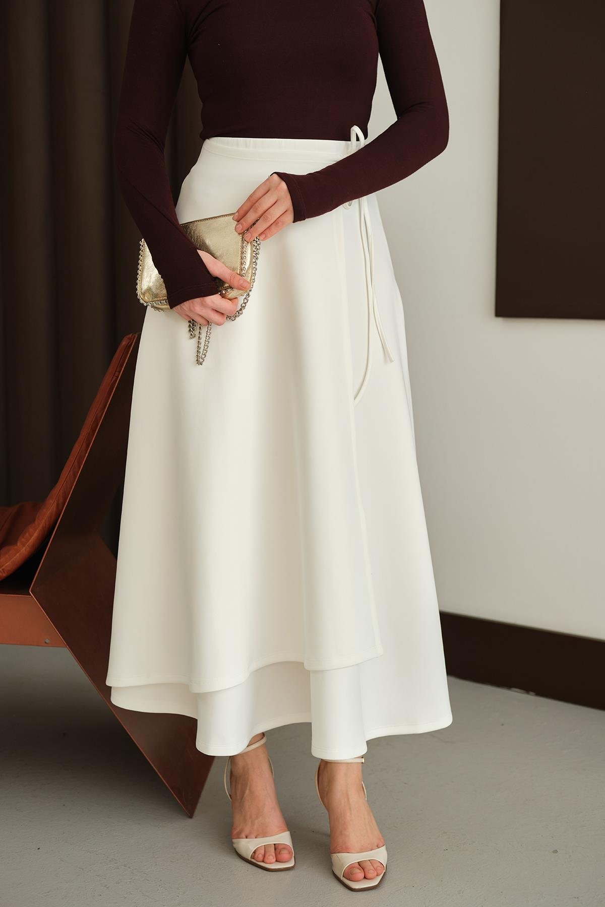 Kurdele Detay Etek Beyaz