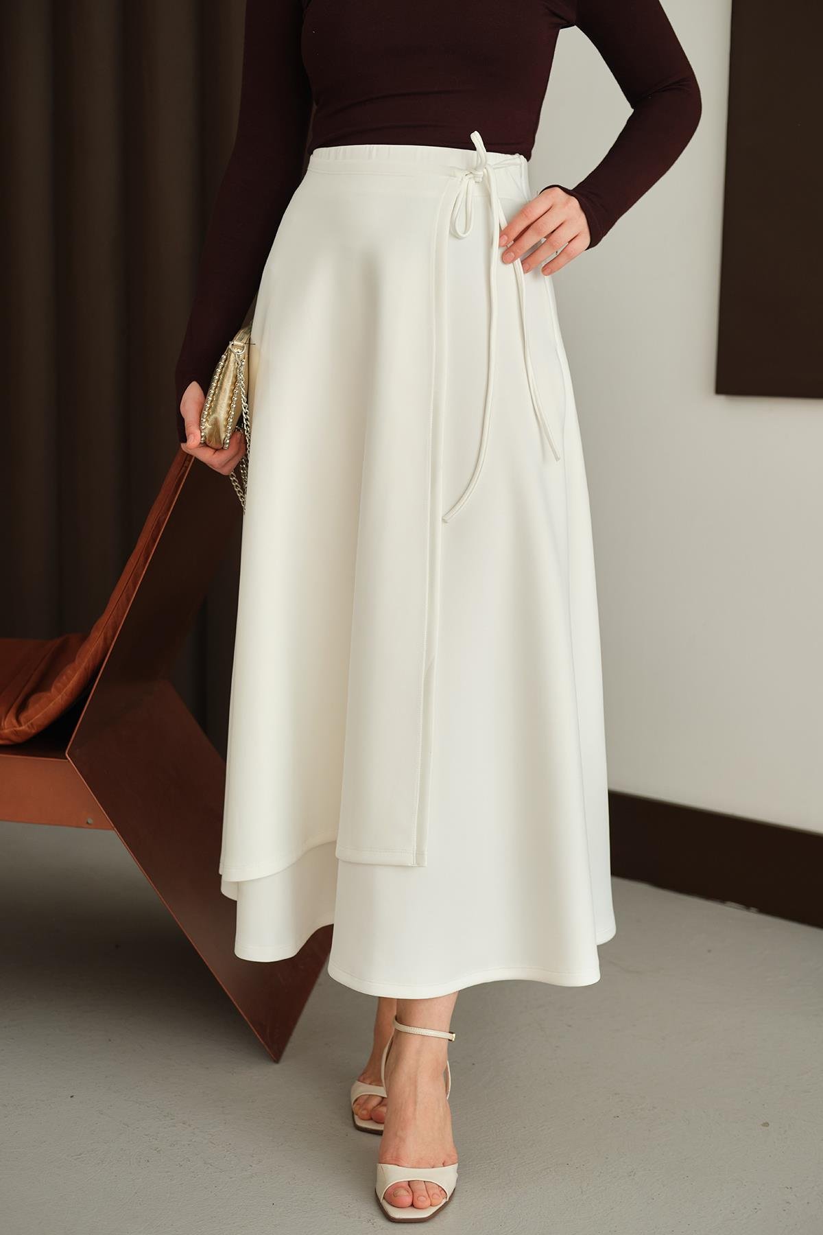 Kurdele Detay Etek Beyaz