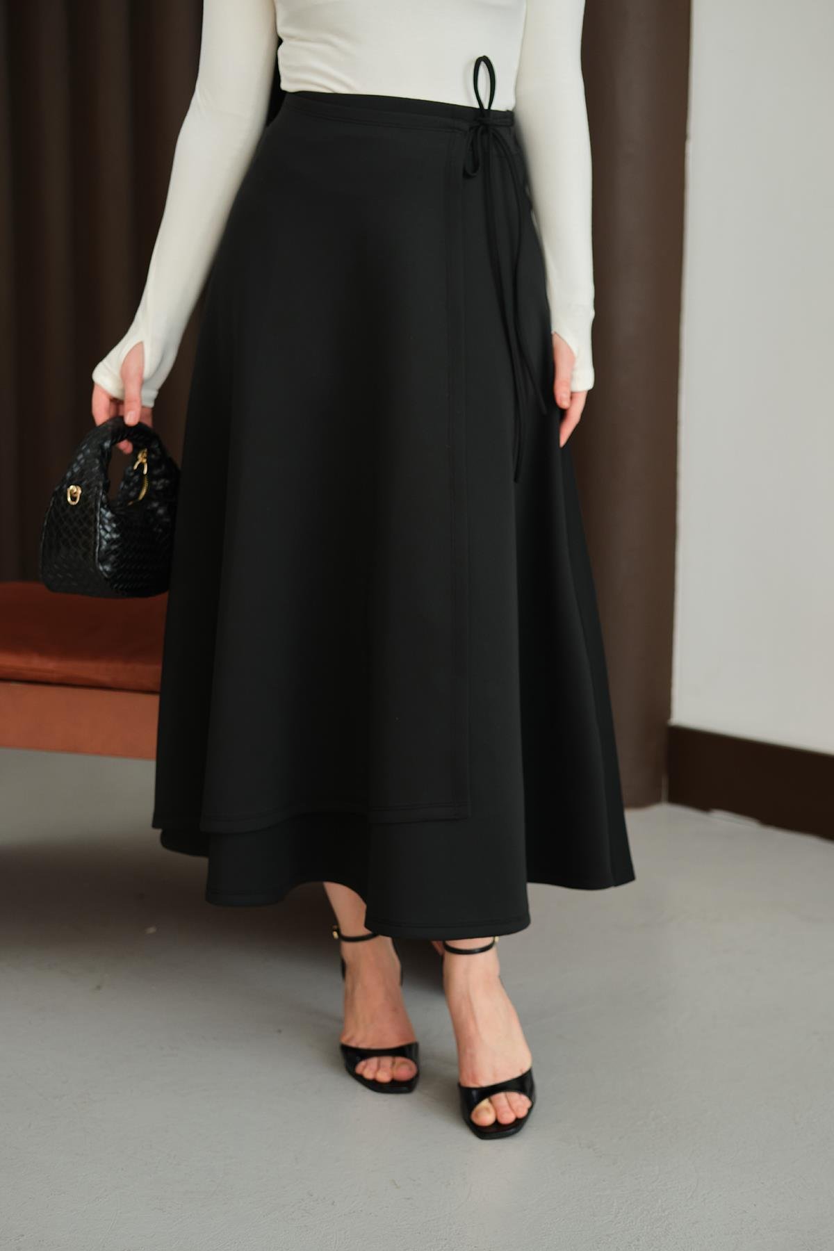 Kurdele Detay Etek Siyah