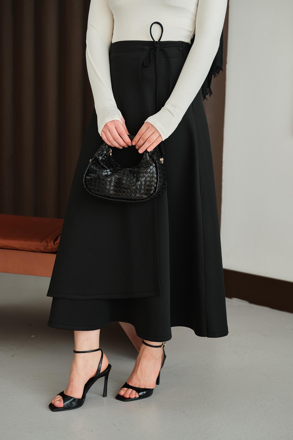 Kurdele Detay Etek Siyah