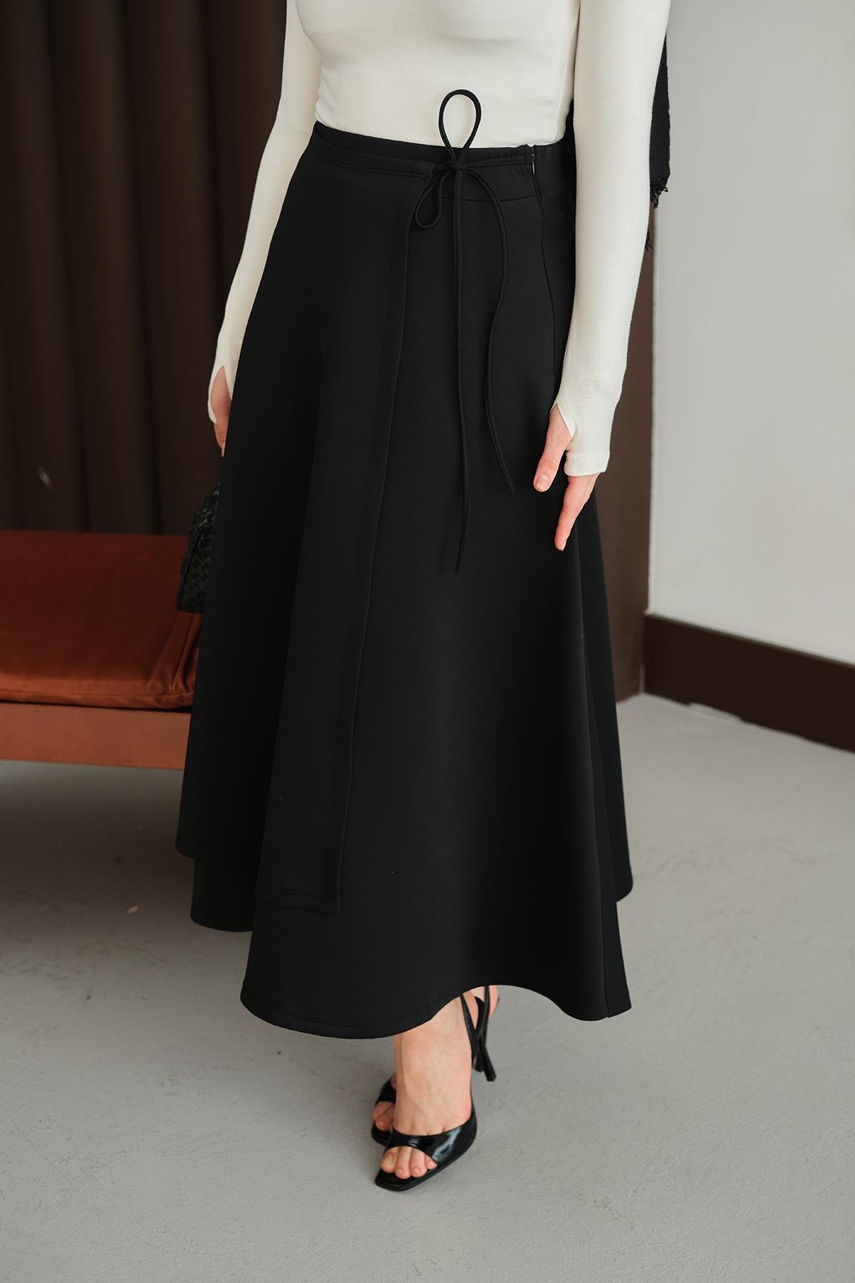 Kurdele Detay Etek Siyah