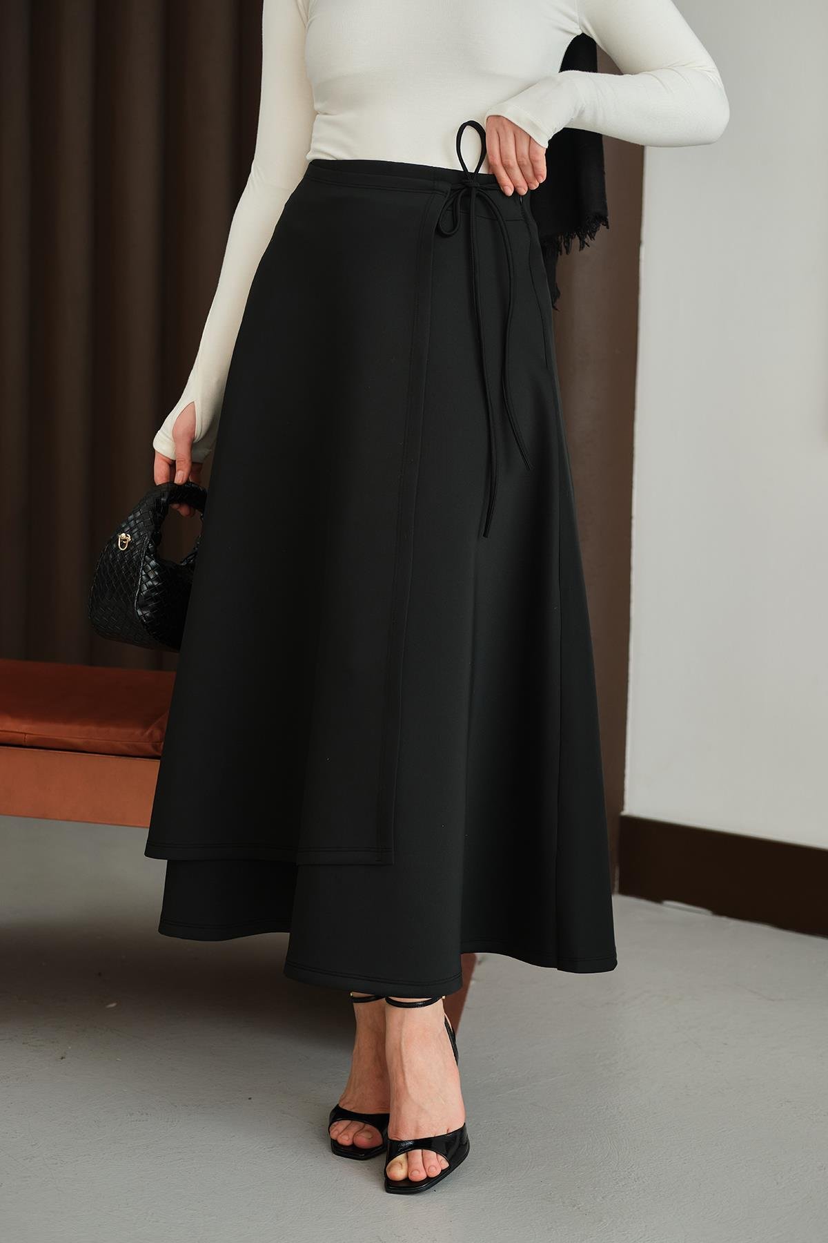 Kurdele Detay Etek Siyah