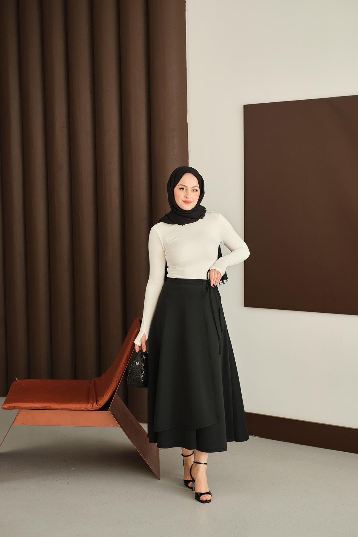 Kurdele Detay Etek Siyah