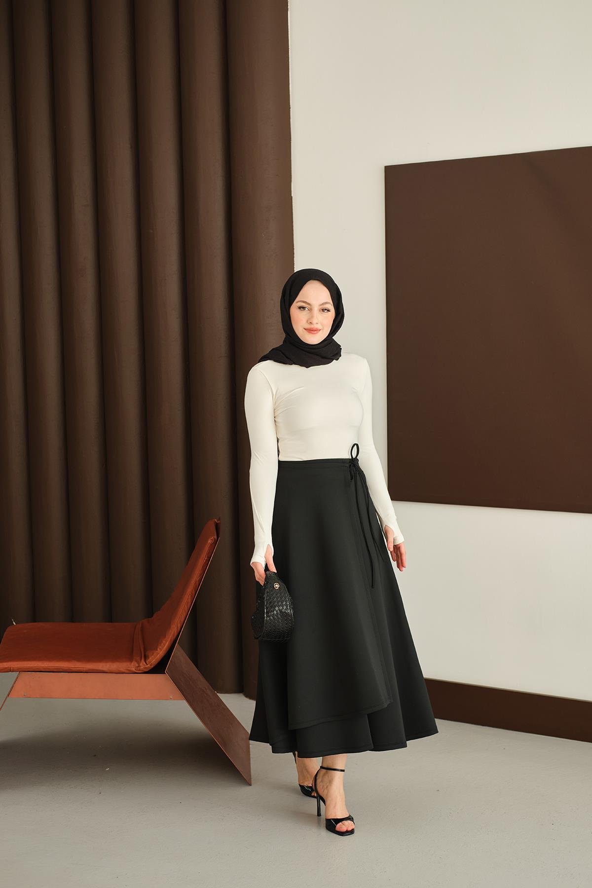 Kurdele Detay Etek Siyah