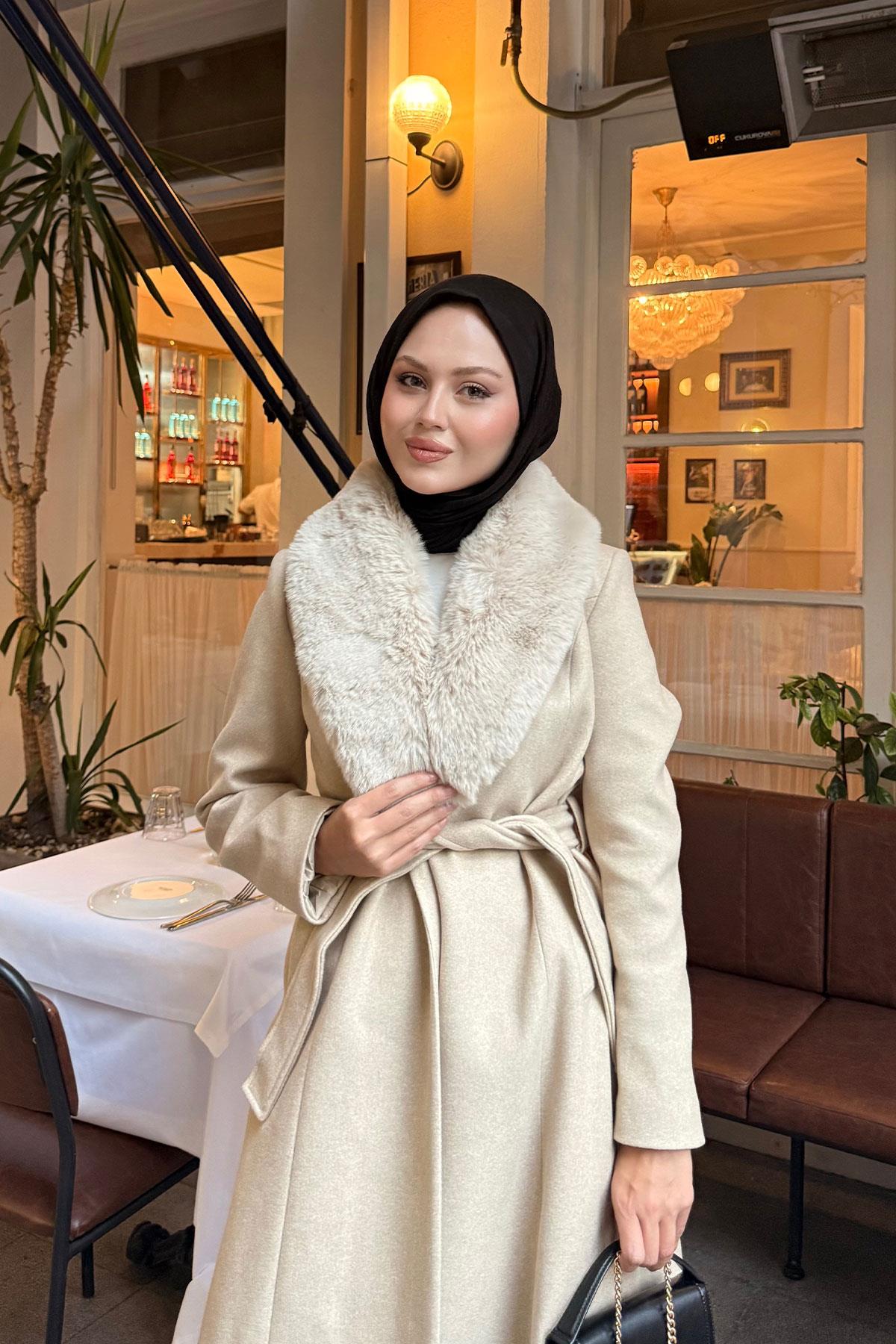 Kürk Yaka Detay Midi Boy Kruvaze Kaban Krem