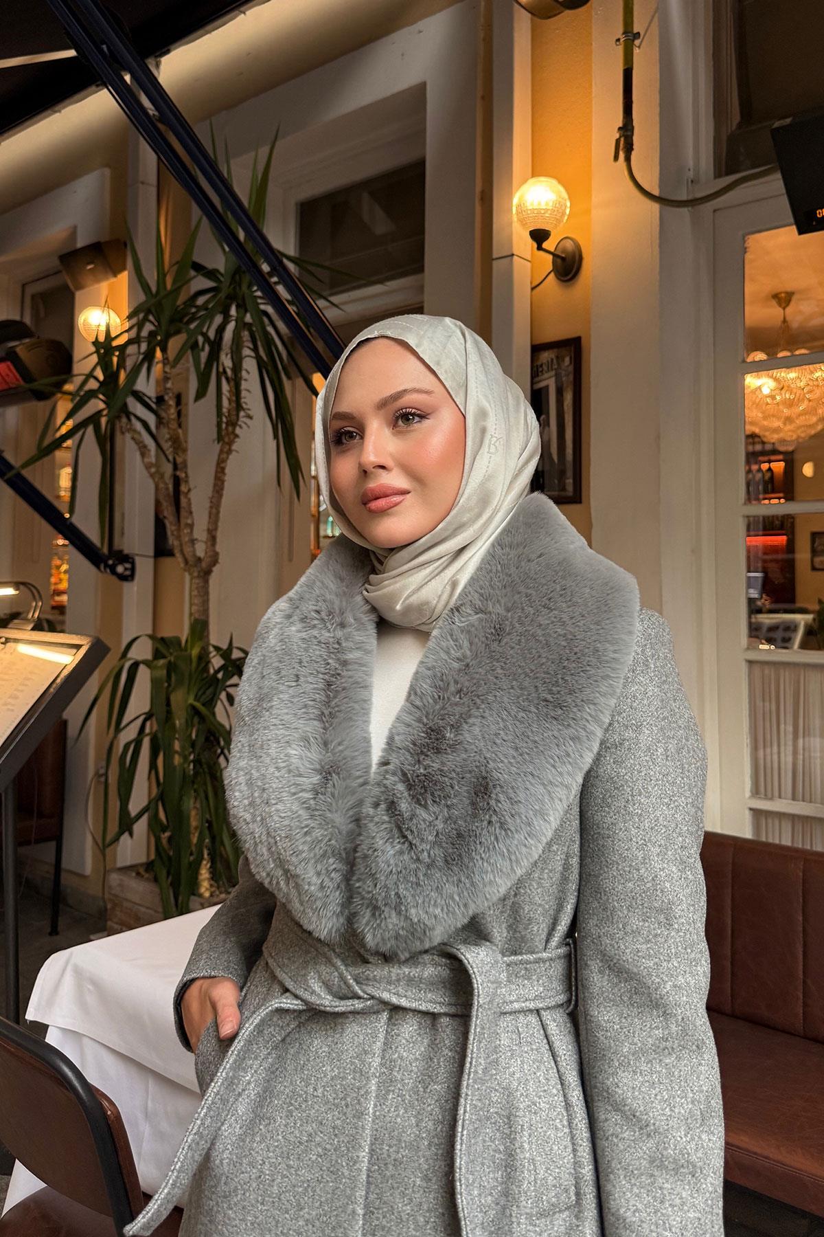 Kürk Yaka Detay Midi Boy Kruvaze Kaban Gri