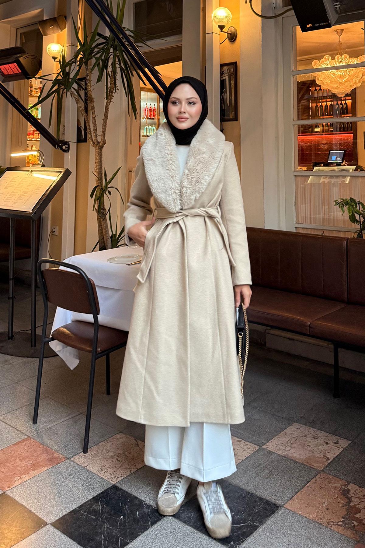 Kürk Yaka Detay Midi Boy Kruvaze Kaban Krem