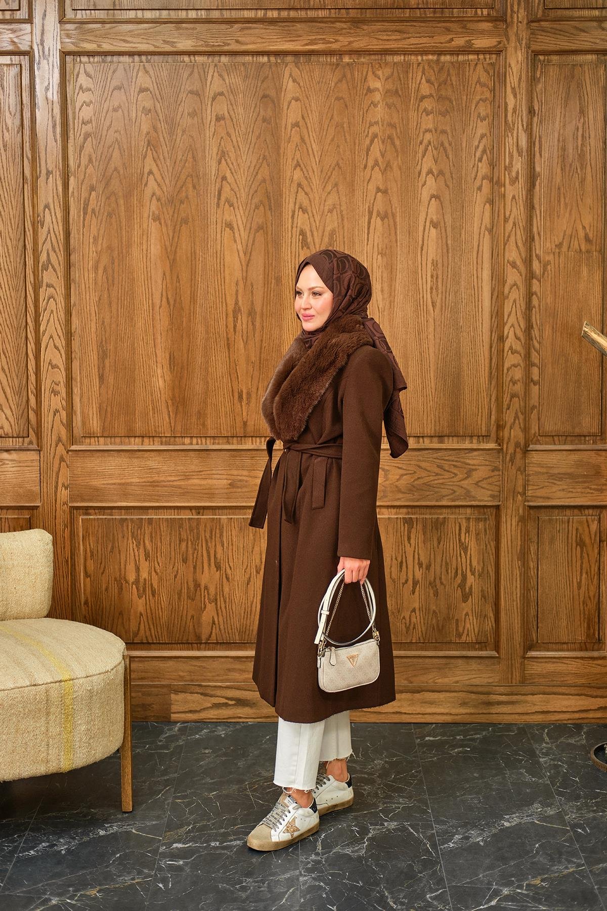 Kürk Yaka Detay Midi Boy Kruvaze Kaban Kahverengi