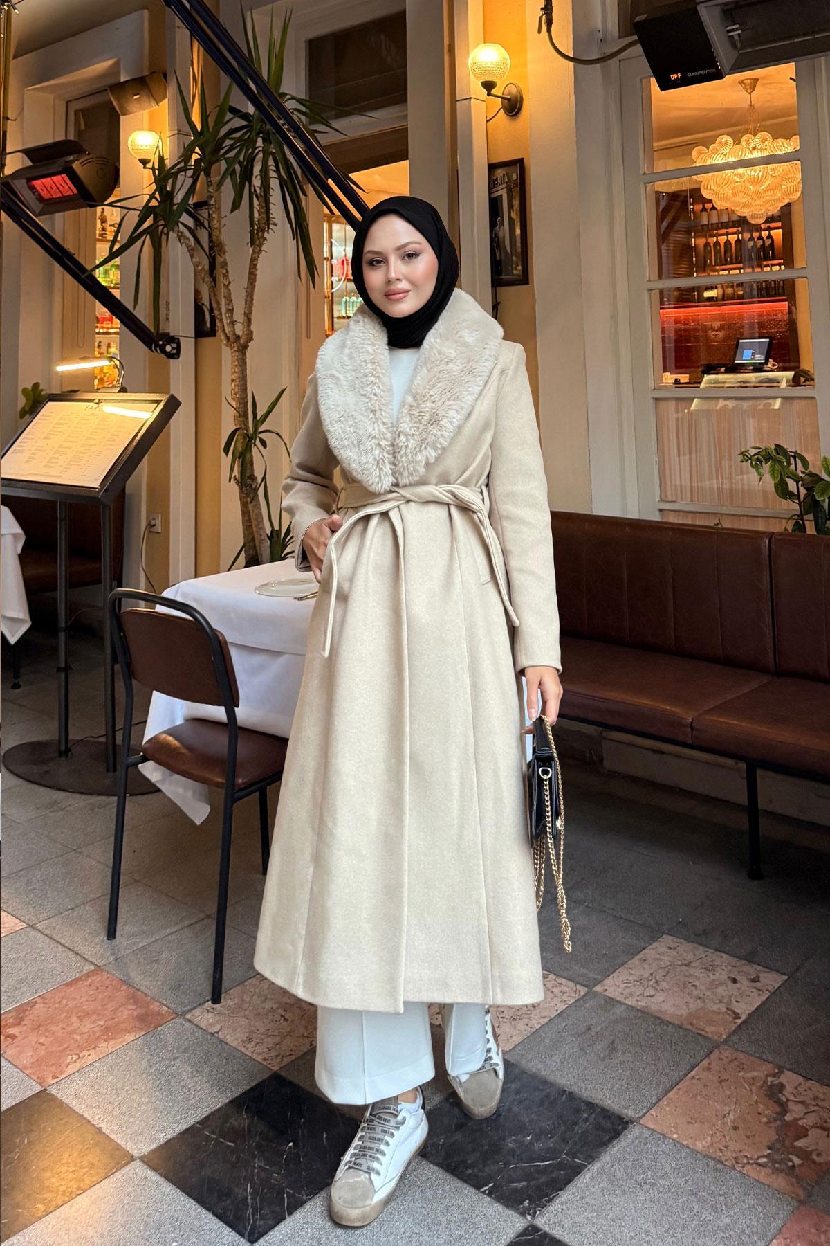 Kürk Yaka Detay Midi Boy Kruvaze Kaban Krem