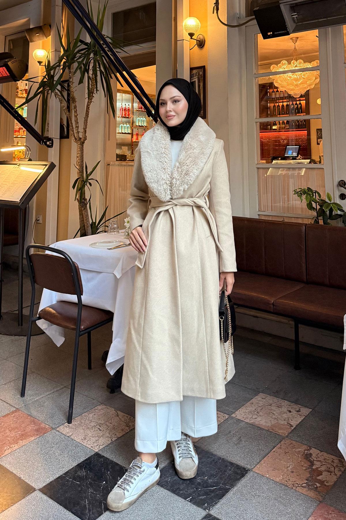 Kürk Yaka Detay Midi Boy Kruvaze Kaban Krem