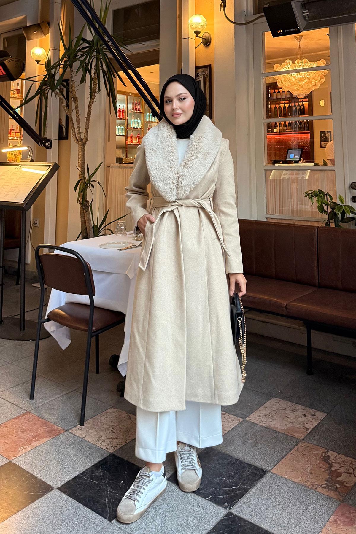 Kürk Yaka Detay Midi Boy Kruvaze Kaban Krem