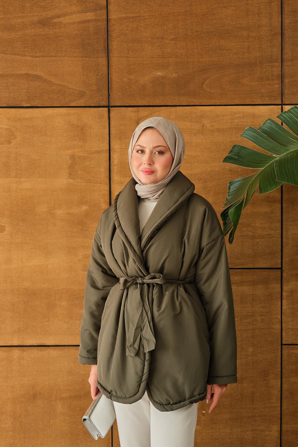 Kuşaklı Şişme Mont Haki Yeşil