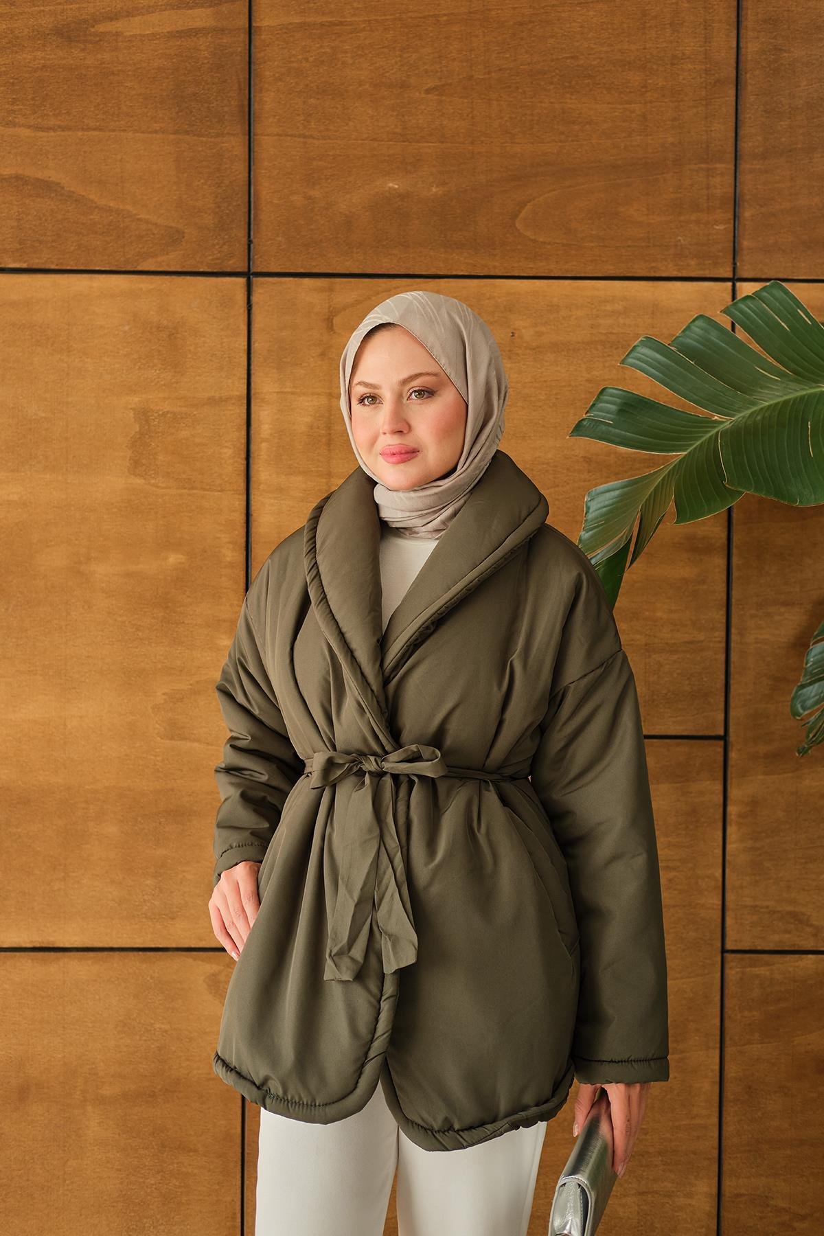 Kuşaklı Şişme Mont Haki Yeşil