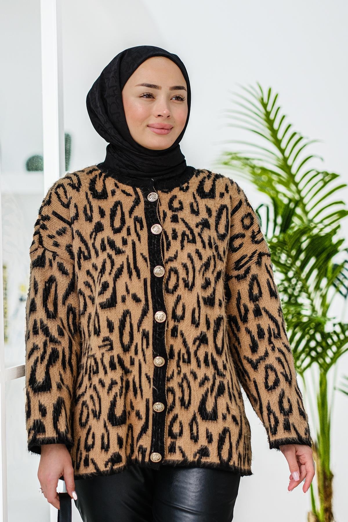 Leopar Desenli Düğmeli Hırka Siyah