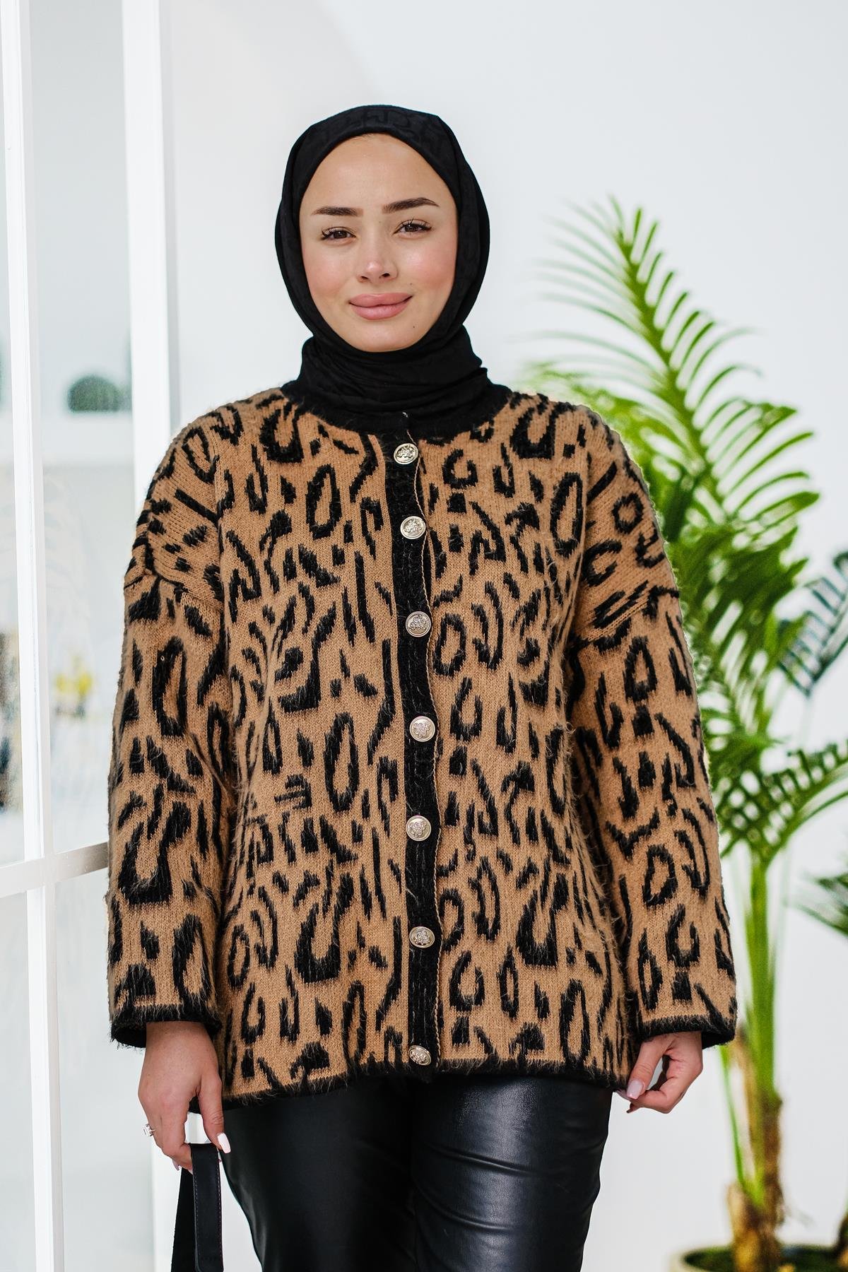 Leopar Desenli Düğmeli Hırka Siyah