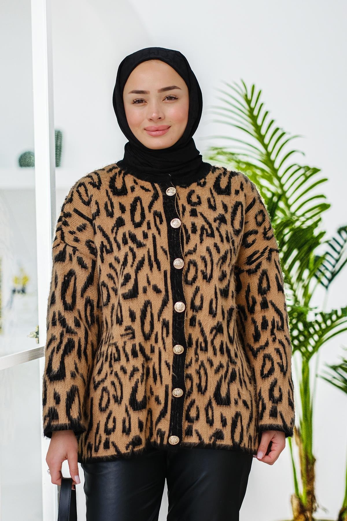 Leopar Desenli Düğmeli Hırka Siyah