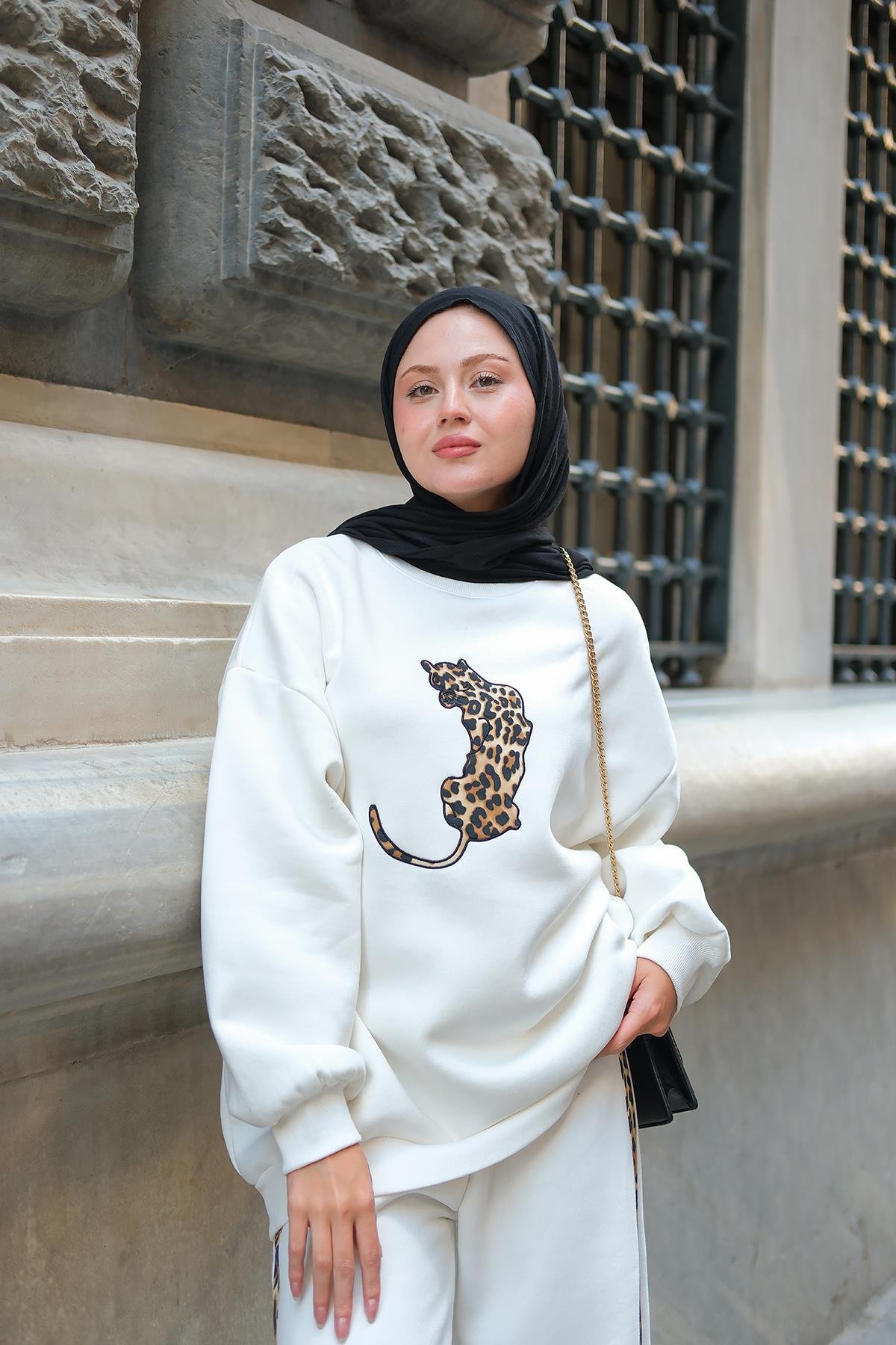 Leopar Desenli İkili Takım Beyaz