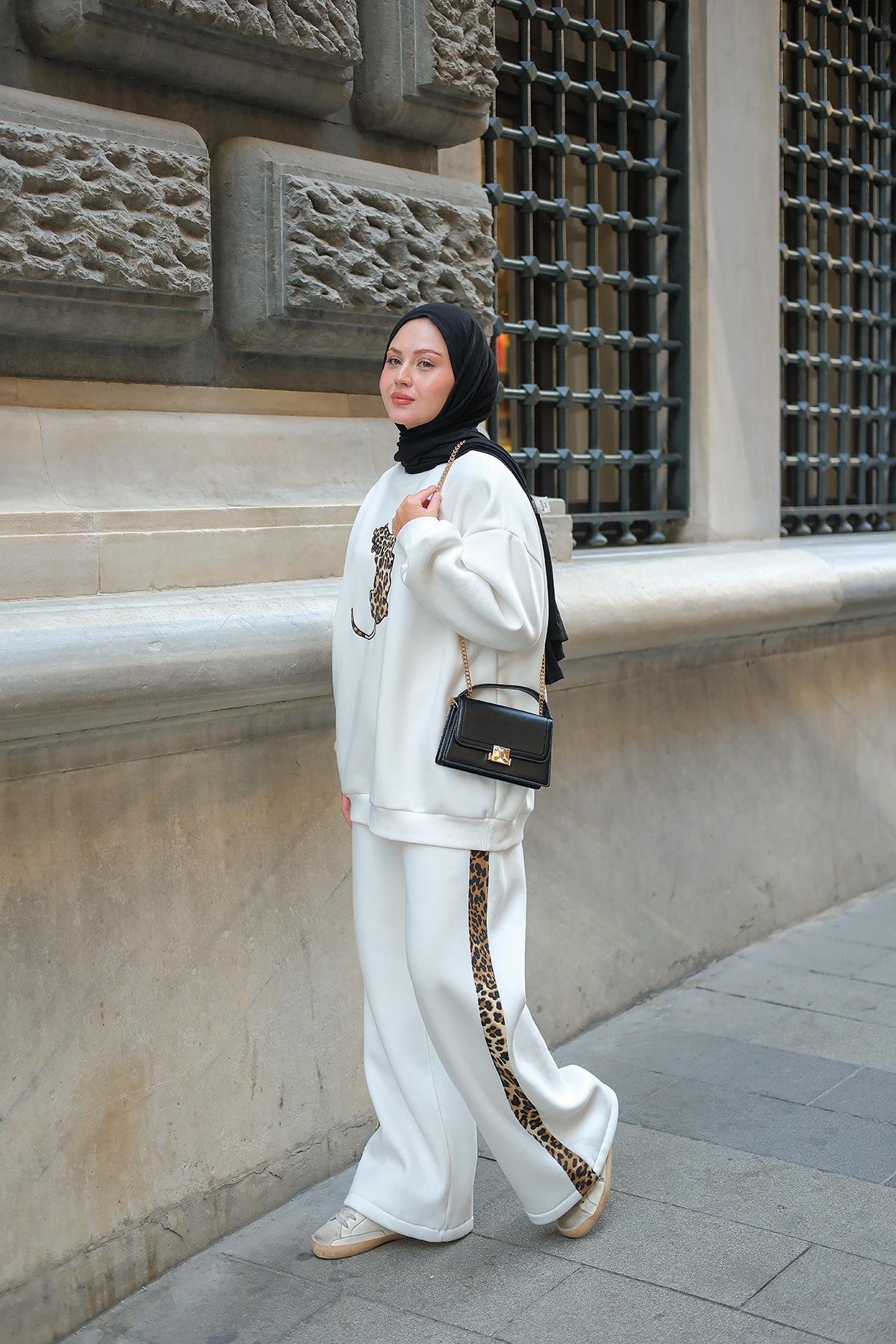 Leopar Desenli İkili Takım Beyaz