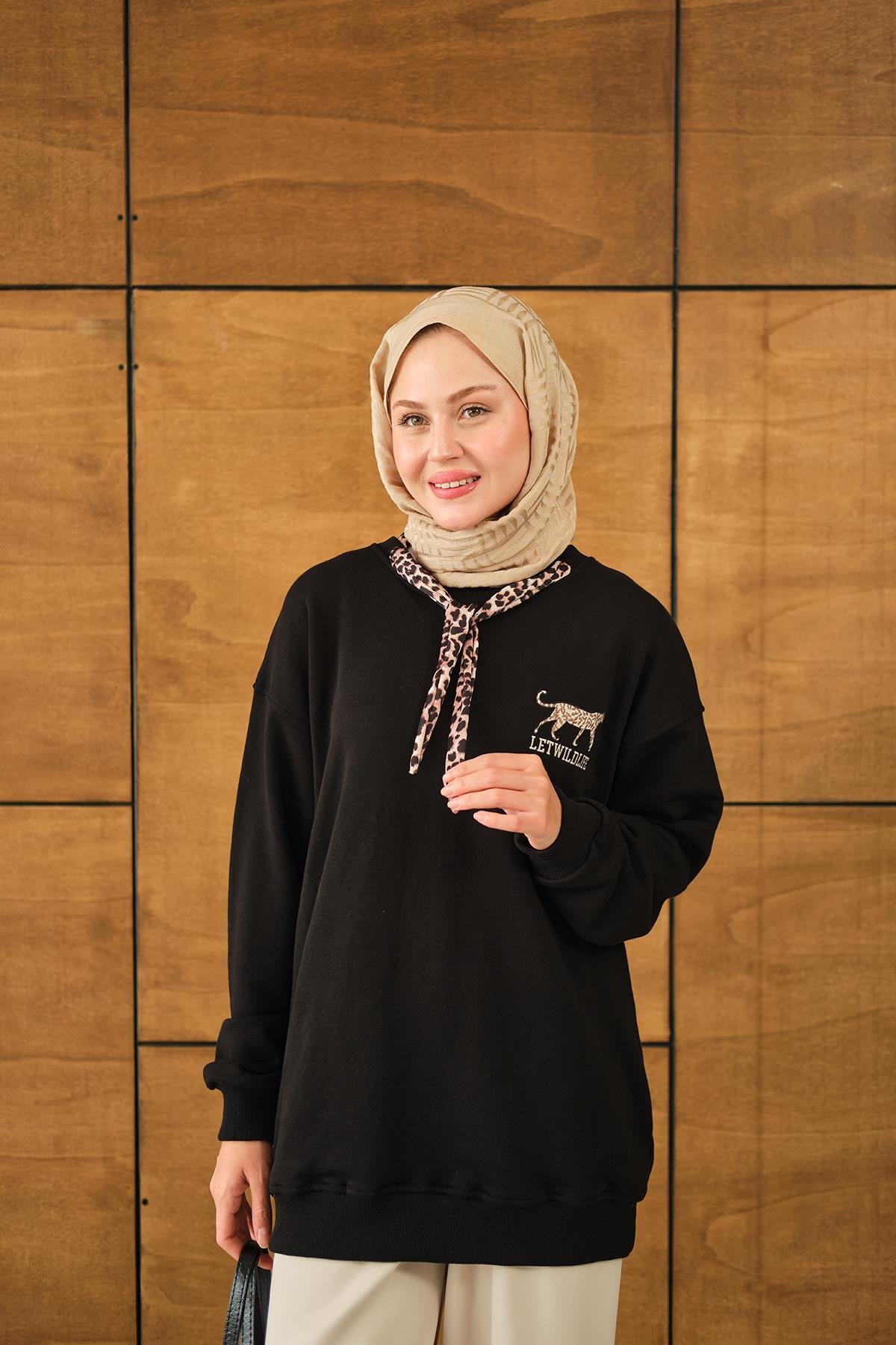 Leopar Fular Detay Sweat Siyah