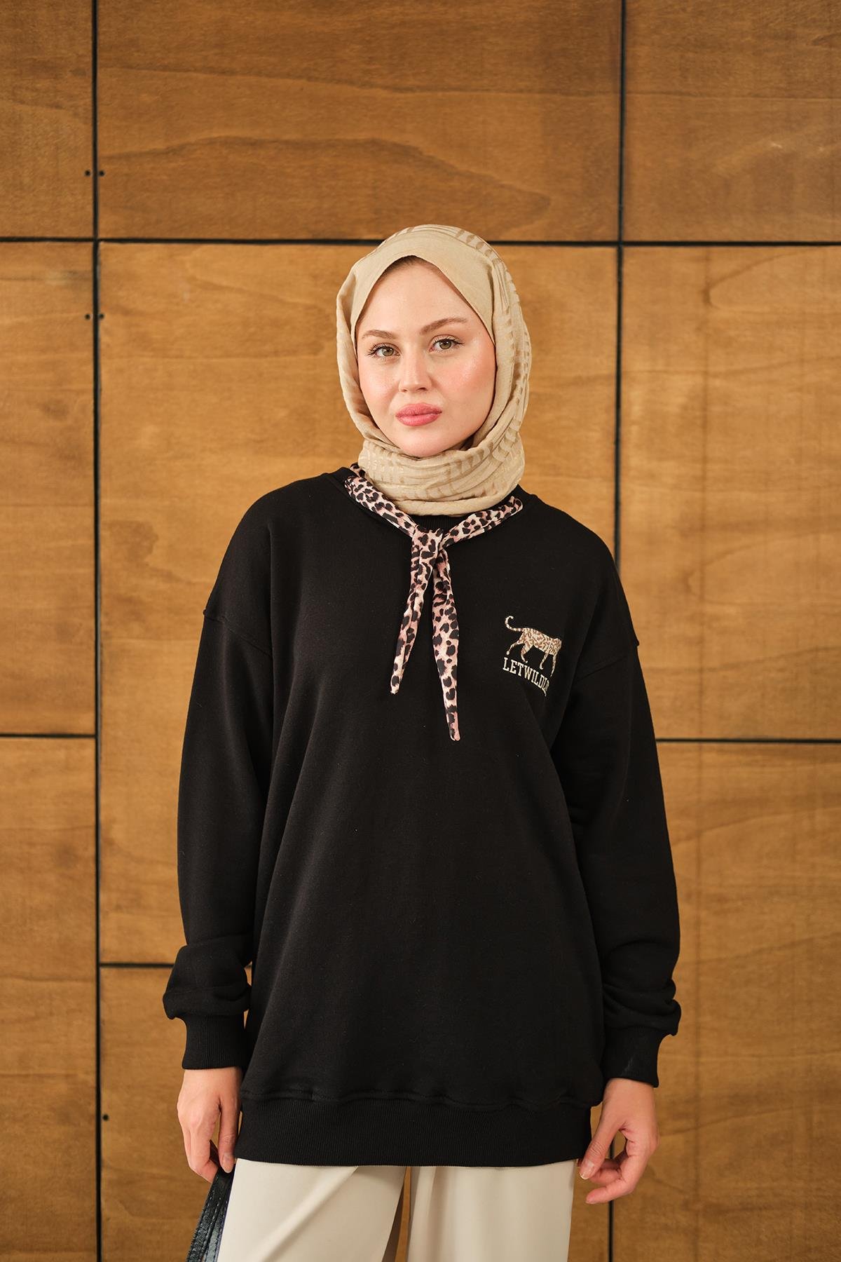 Leopar Fular Detay Sweat Siyah