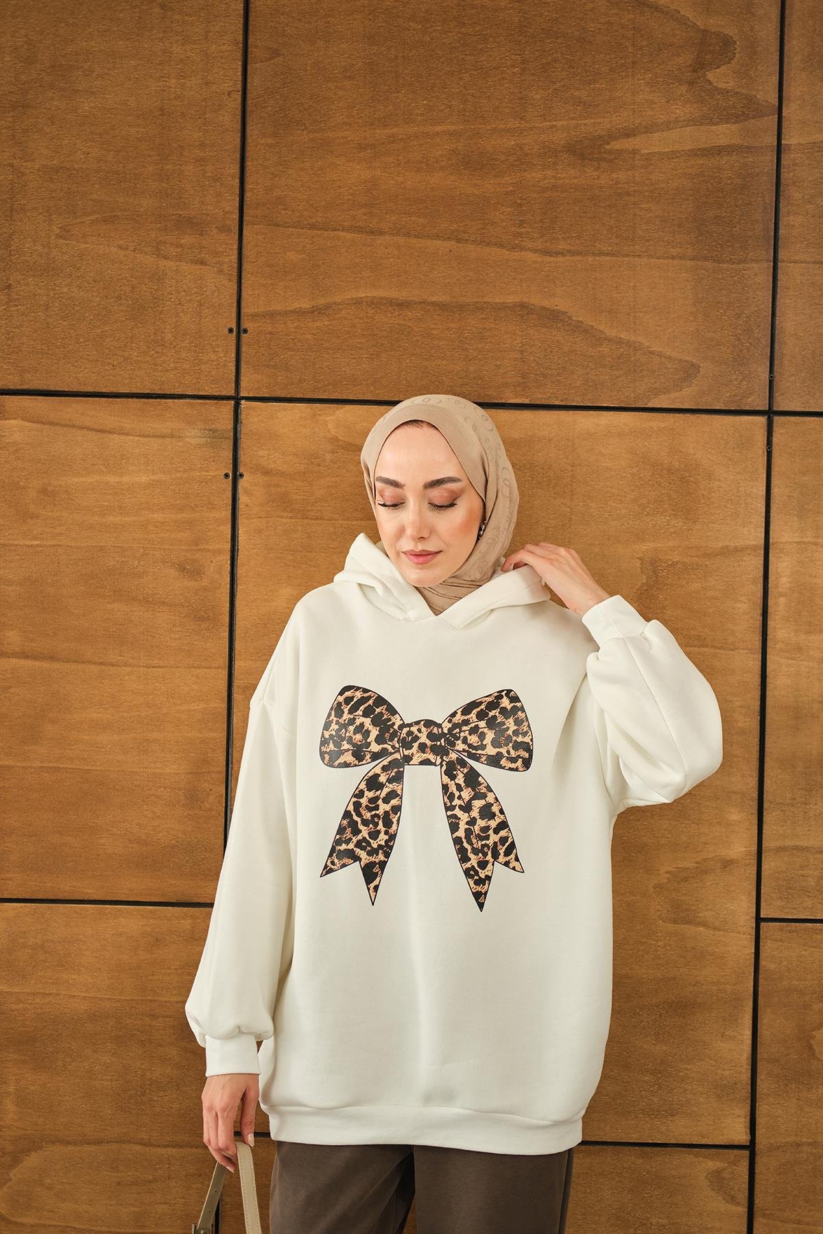 Leopar Kurdele Detaylı Sweat Ekru