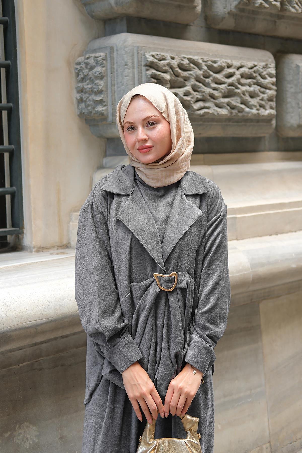 Musleya Önü Pile Detay Süet Takım Antrasit