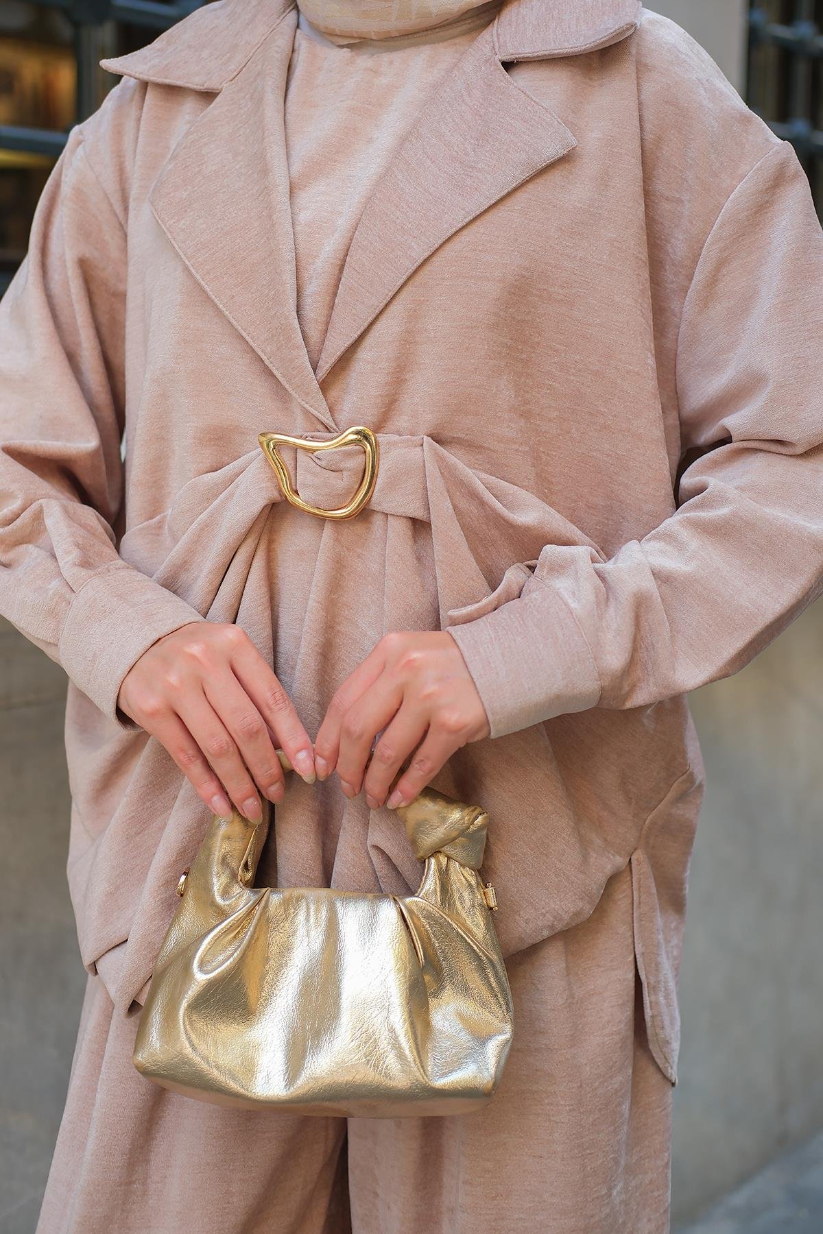 Musleya Önü Pile Detay Süet Takım Bej