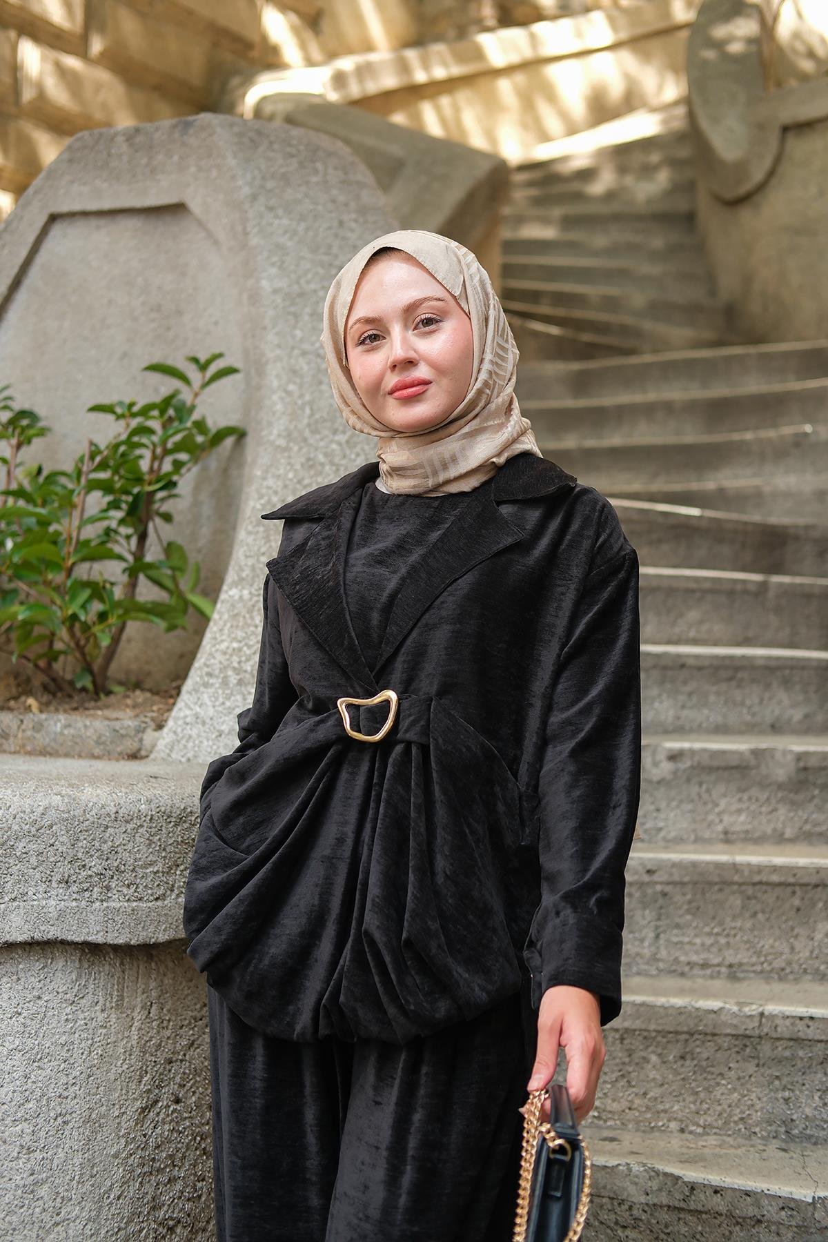 Musleya Önü Pile Detay Süet Takım Siyah