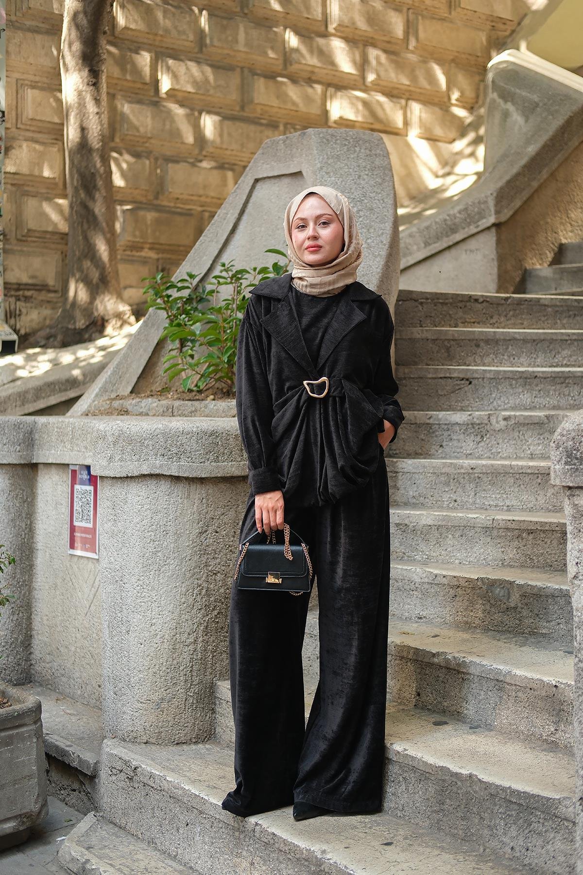 Musleya Önü Pile Detay Süet Takım Siyah