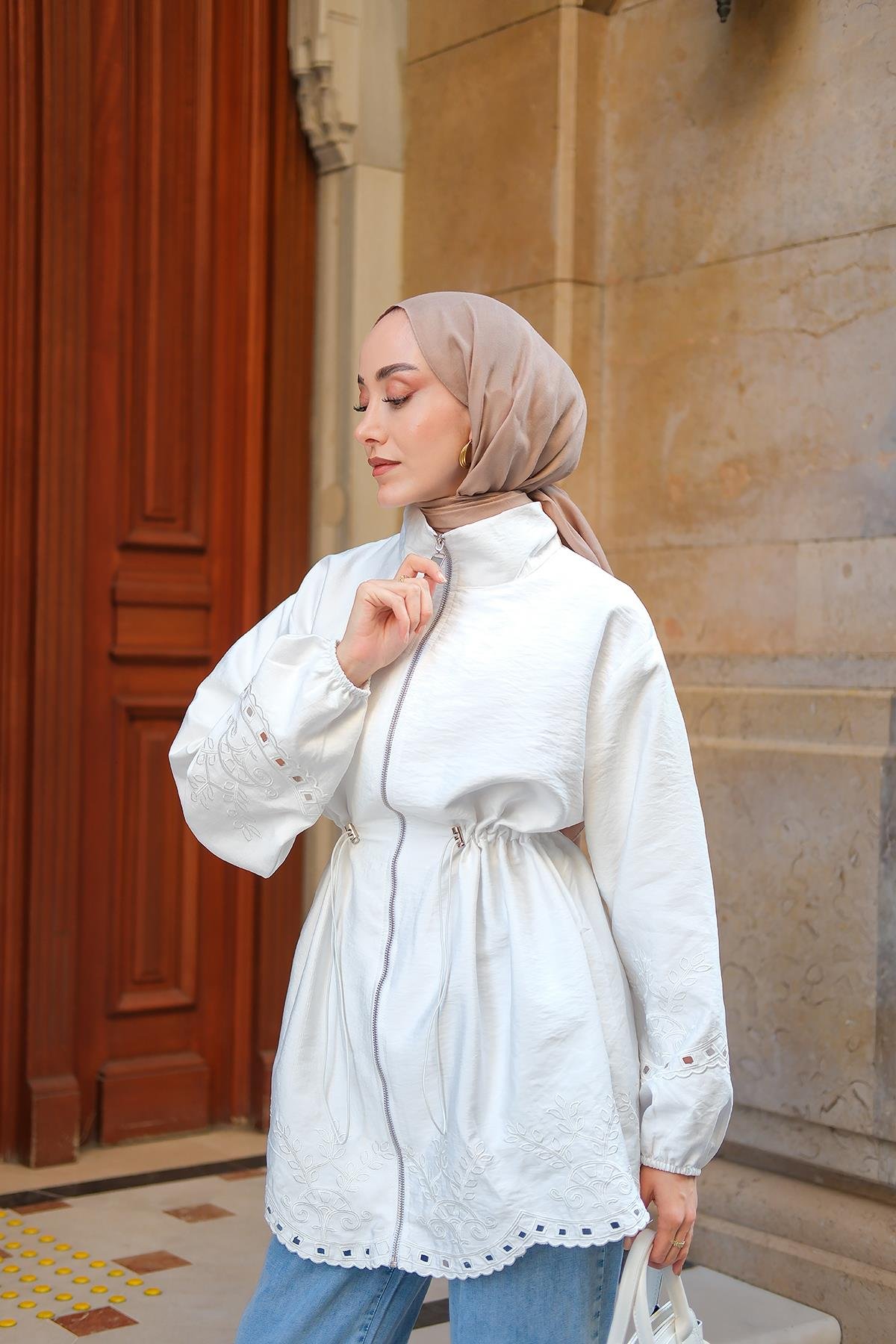 Nakış Detaylı Ceket Ekru