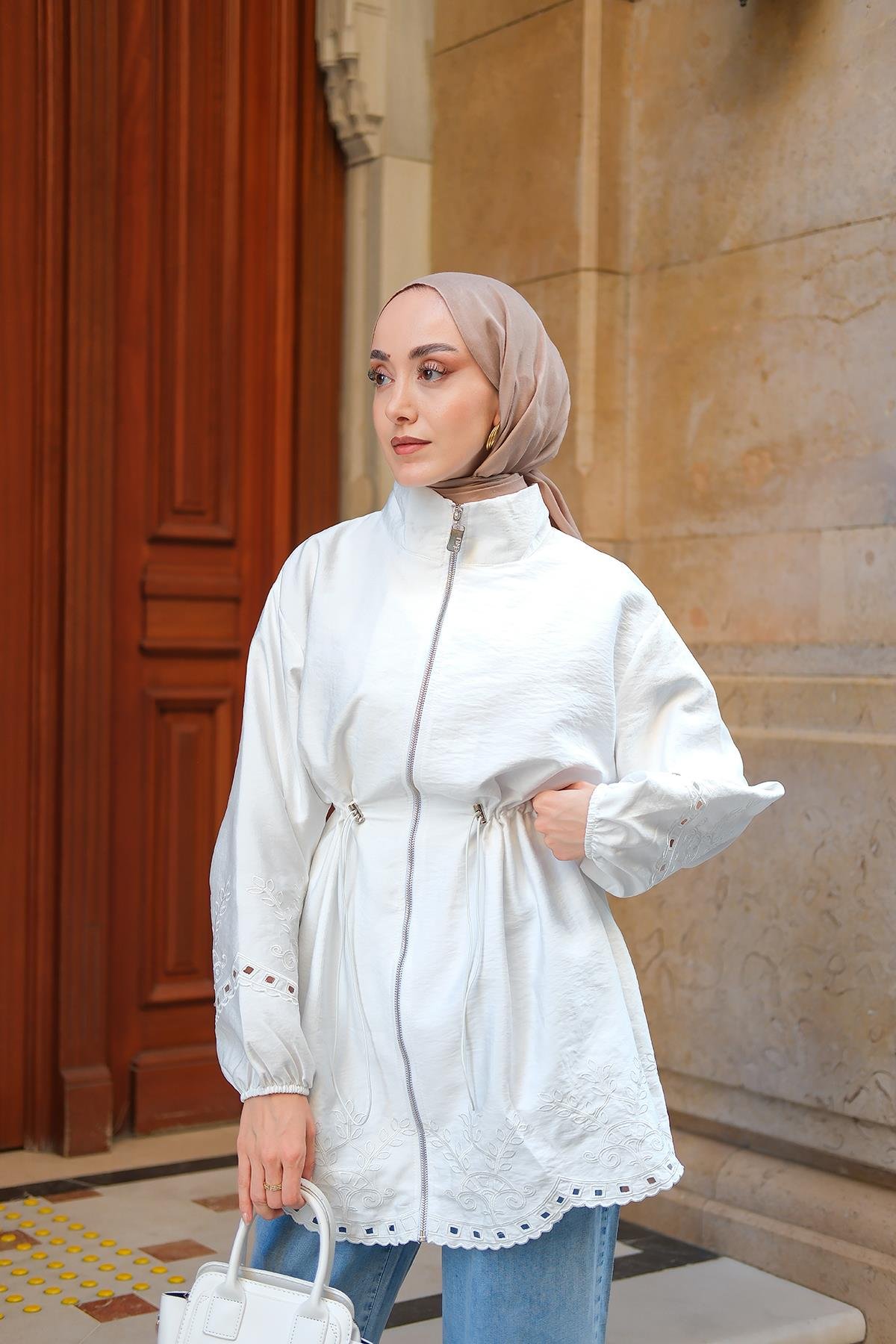 Nakış Detaylı Ceket Ekru