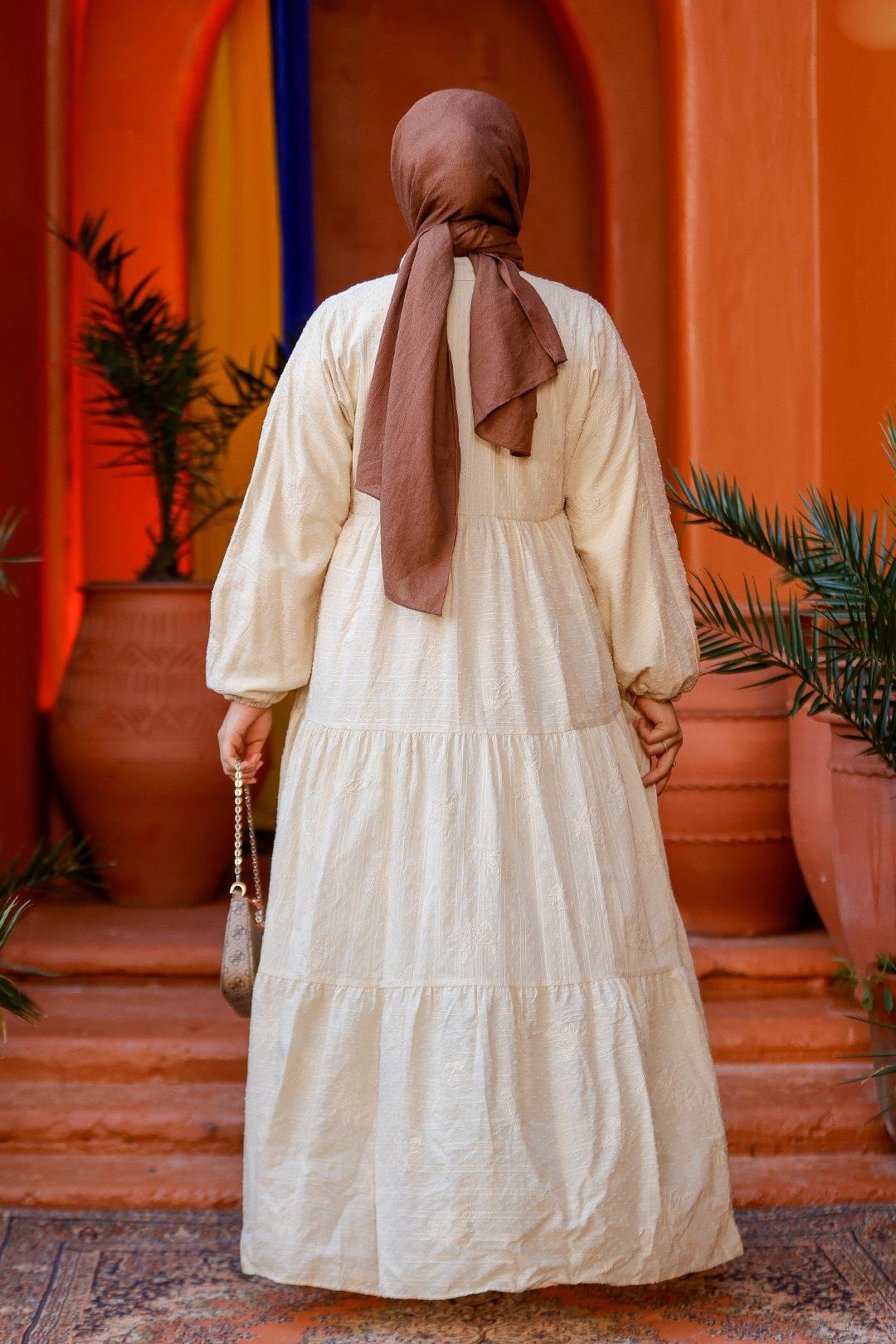 Nakış ve Nope Detaylı Astarlı Elbise Krem