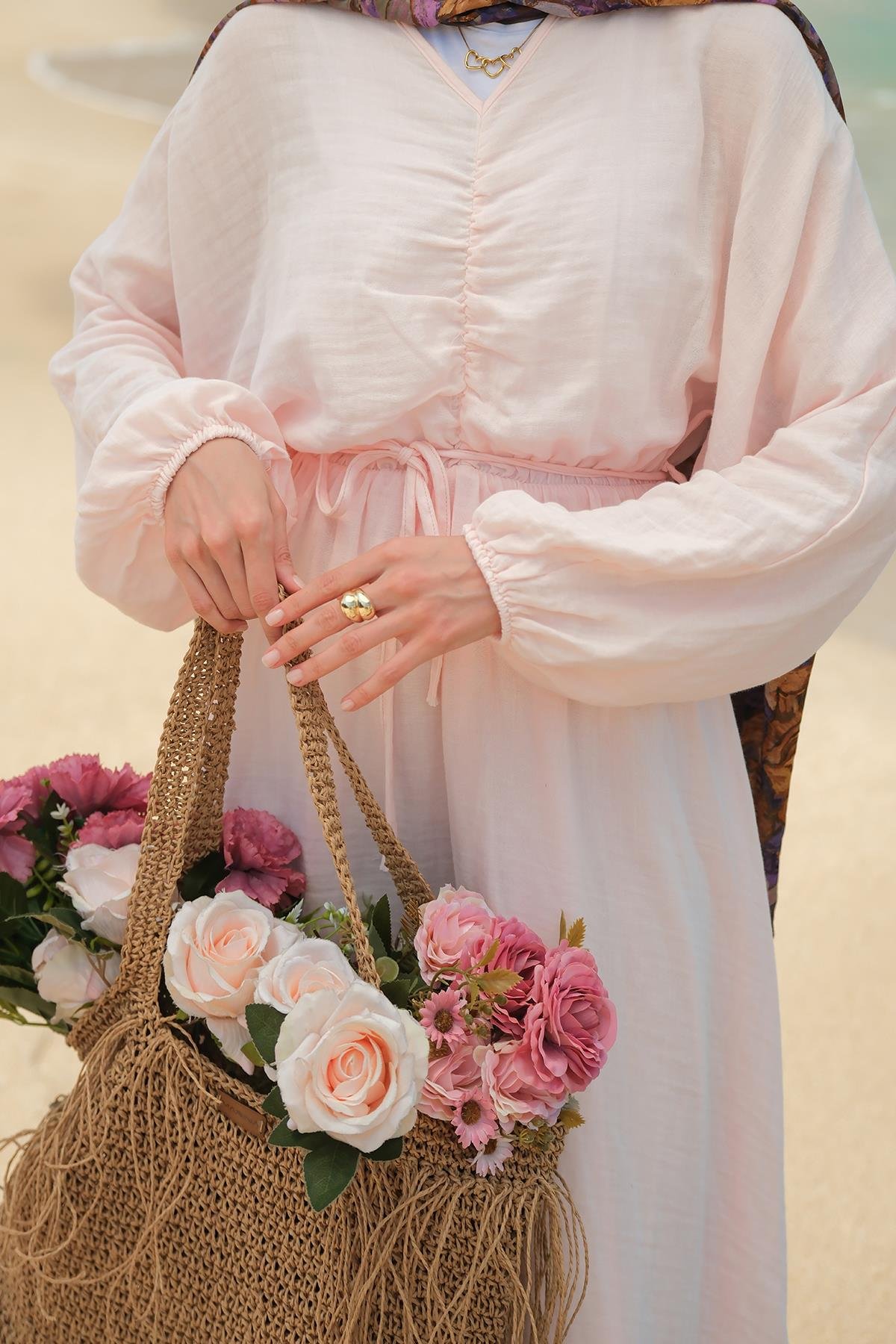 Olivia Elbise Pembe
