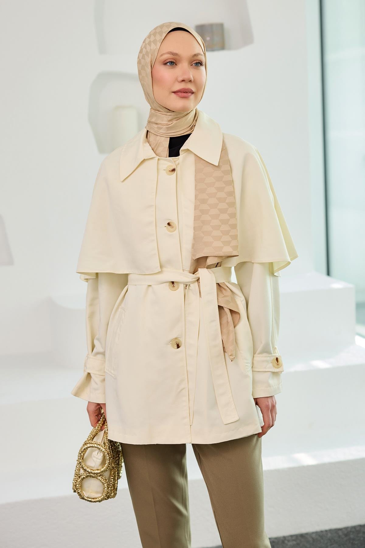 Omuz Apolet Detaylı Kısa Trenç  Ekru