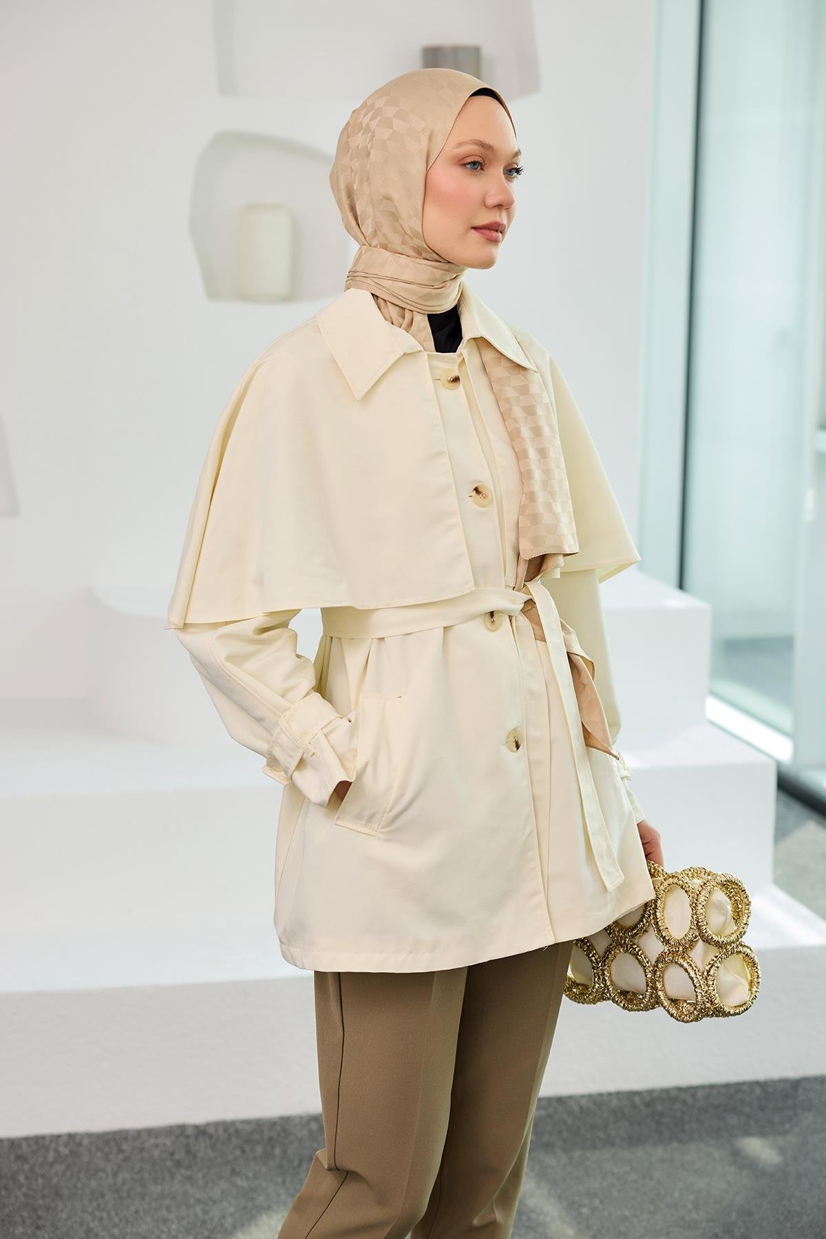 Omuz Apolet Detaylı Kısa Trenç  Ekru