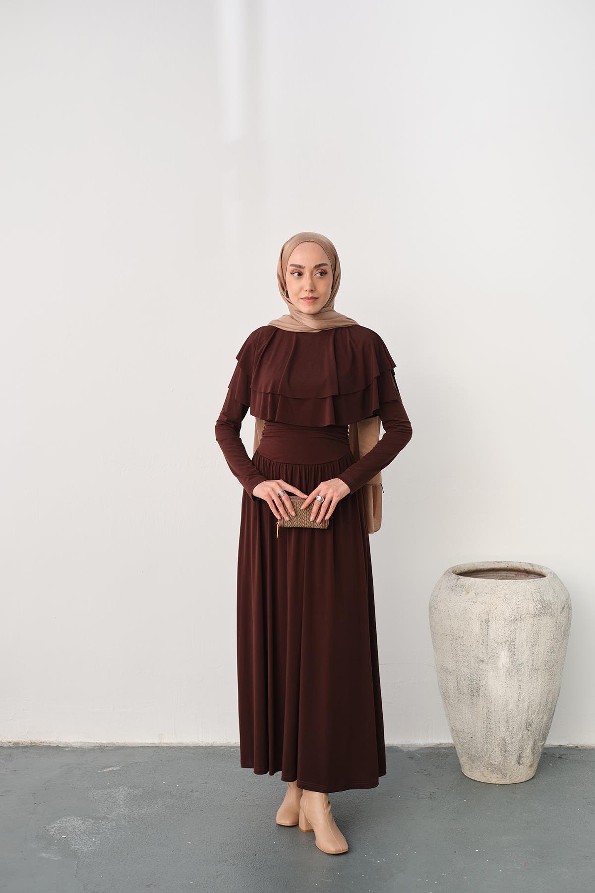 Omuz Fırfır Detay Elbise Kahverengi