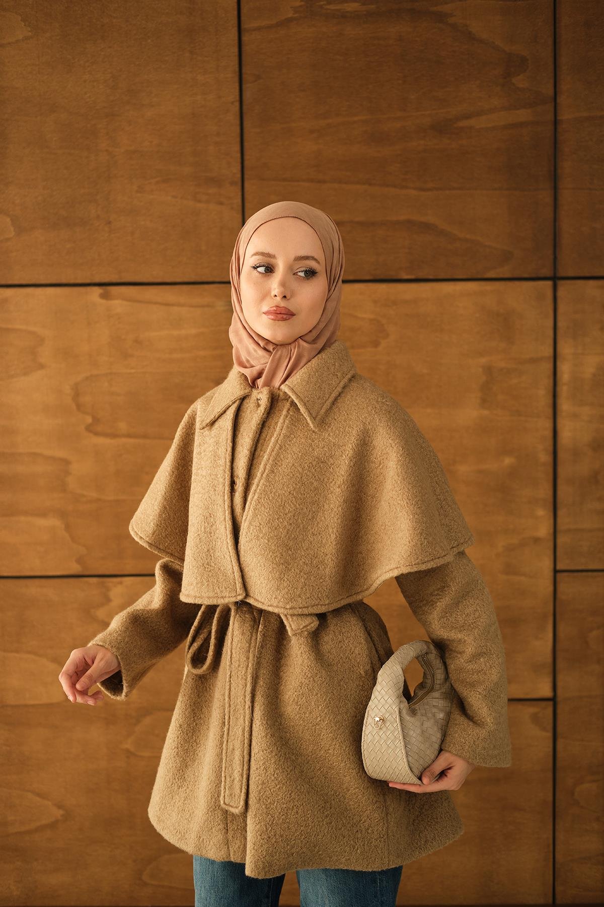 Omuz Pelerinli Peluş Kaşe Kaban Vizon