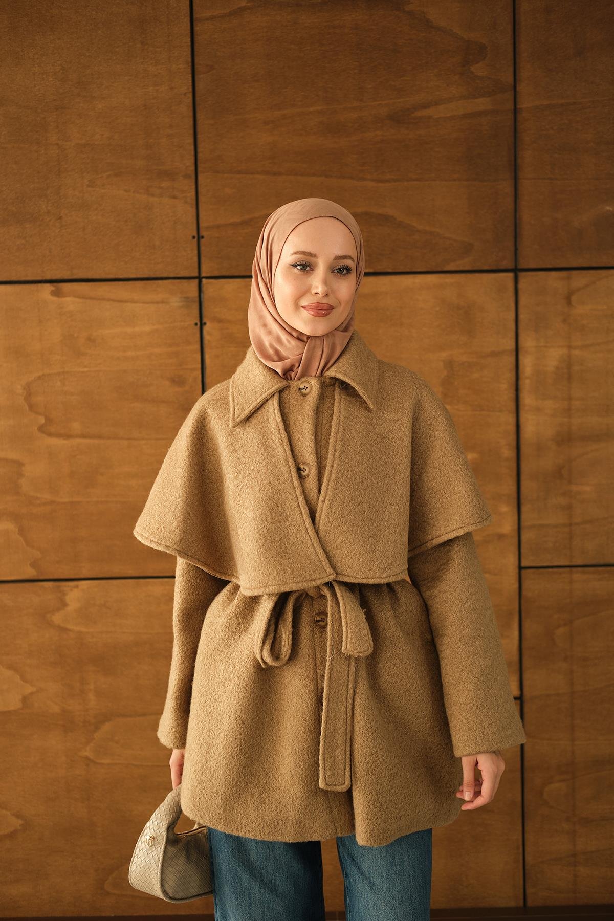 Omuz Pelerinli Peluş Kaşe Kaban Vizon