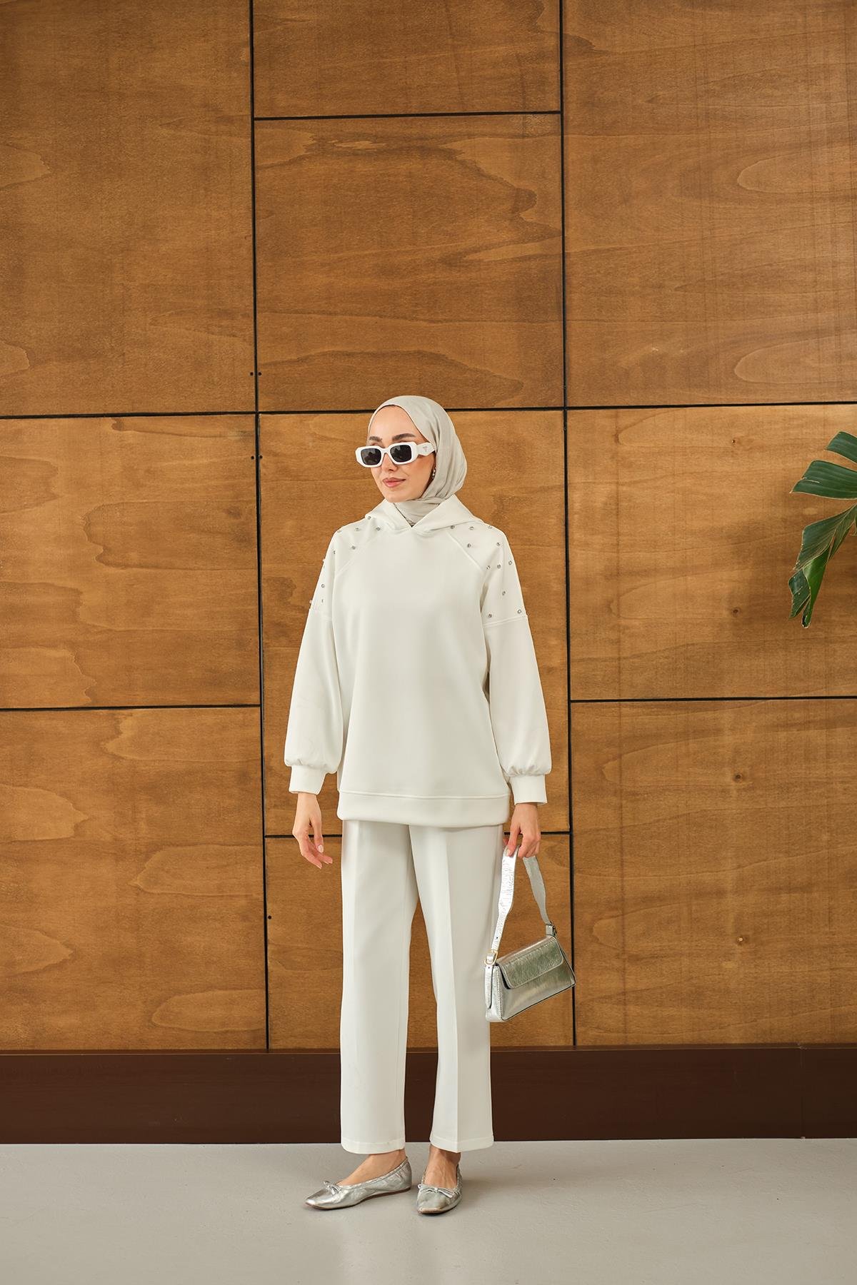Omuz Taş Detay Kapüşonlu Takım Beyaz