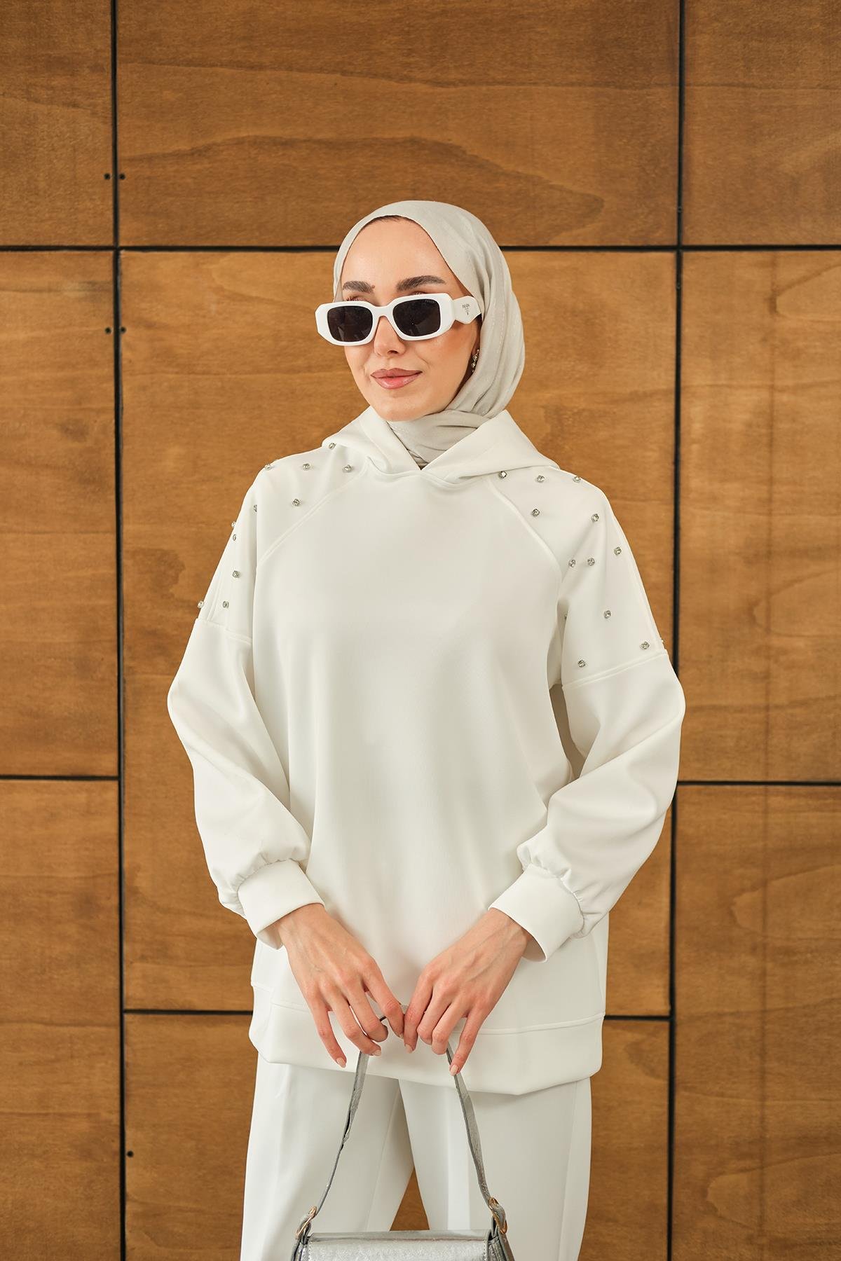 Omuz Taş Detay Kapüşonlu Takım Beyaz