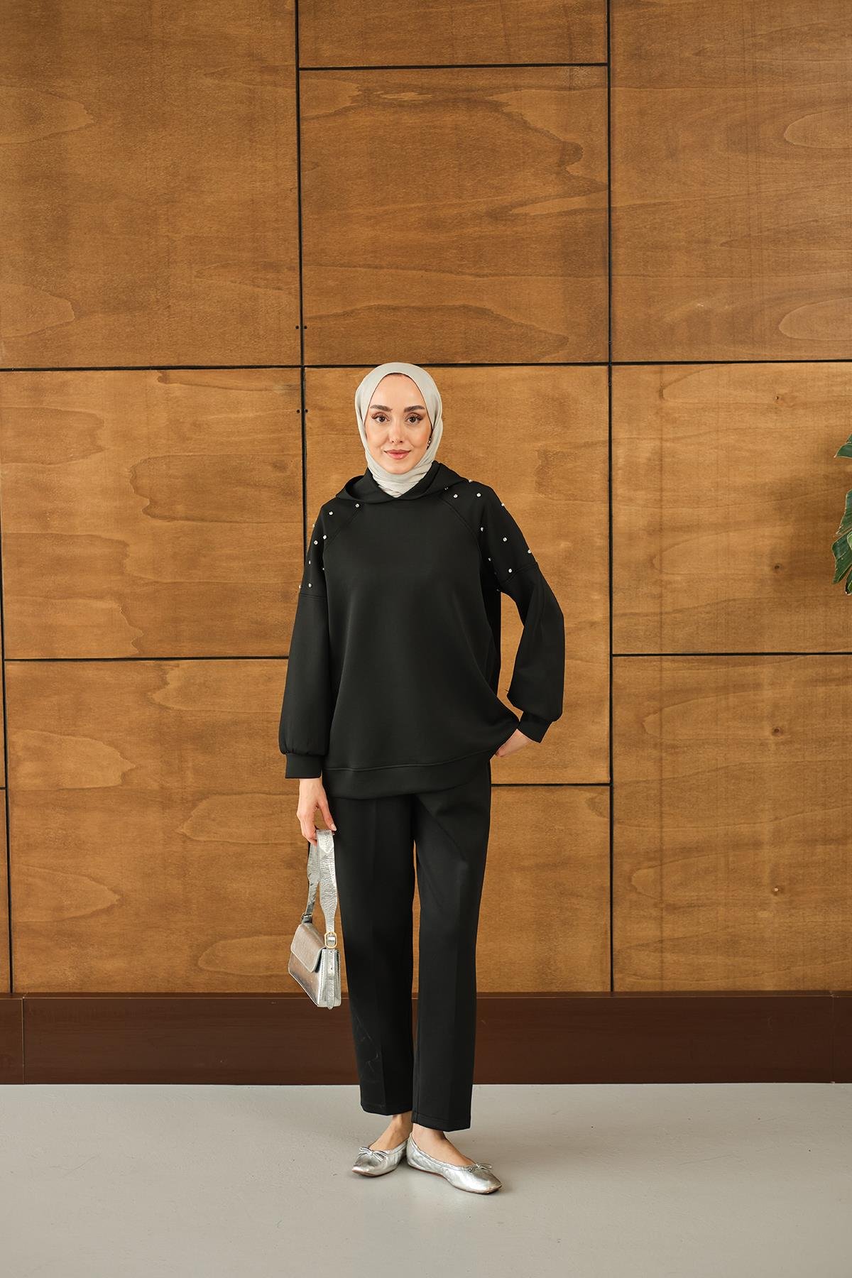Omuz Taş Detay Kapüşonlu Takım Siyah