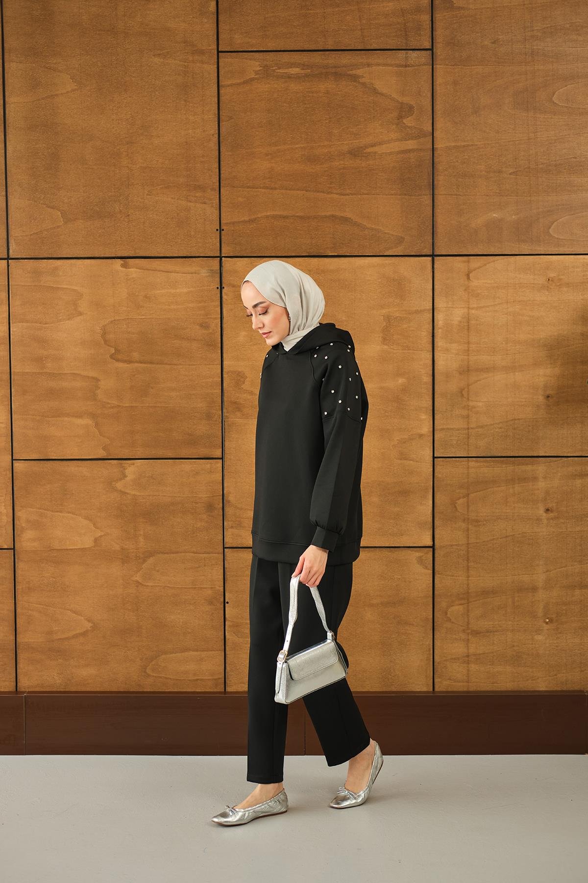 Omuz Taş Detay Kapüşonlu Takım Siyah