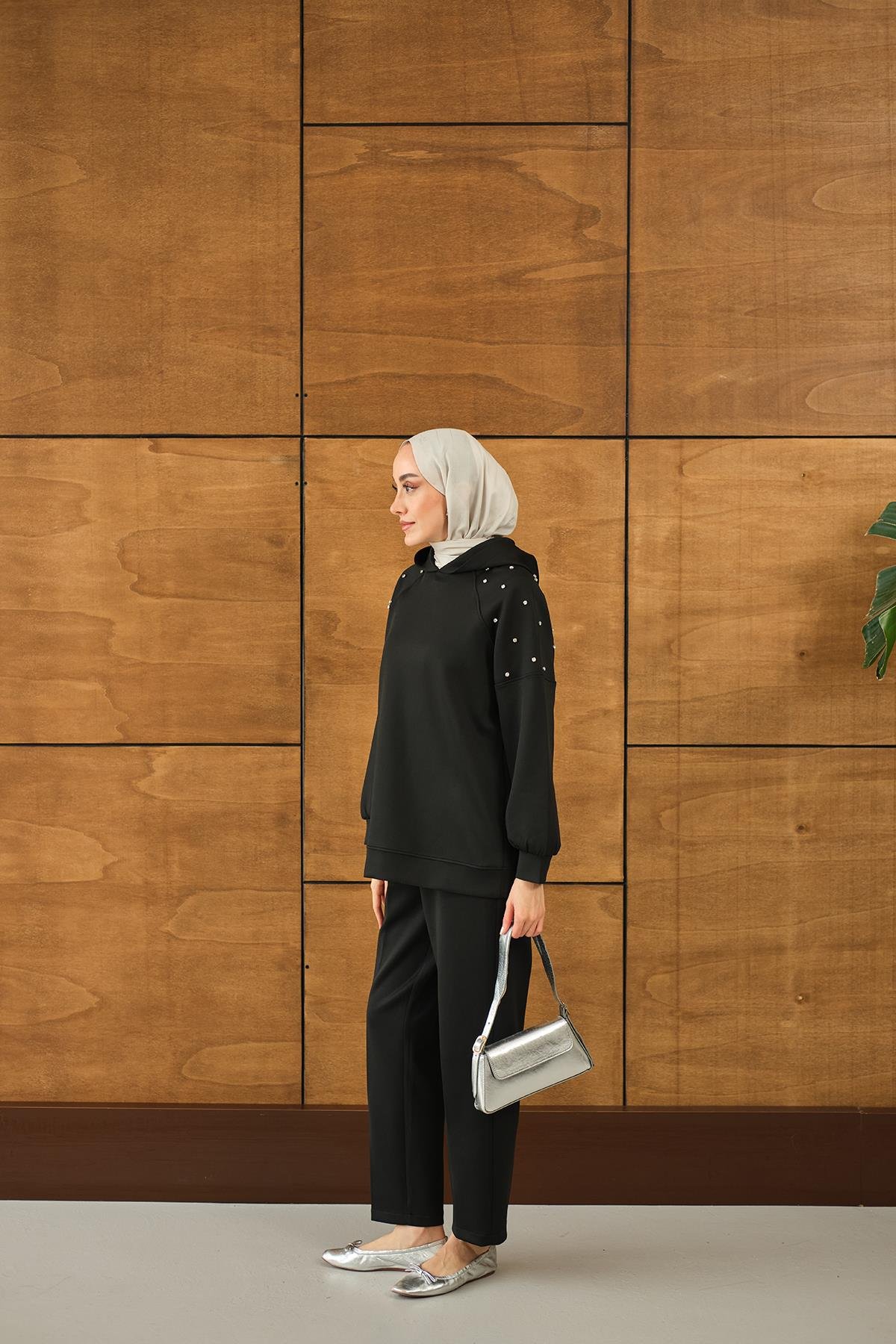 Omuz Taş Detay Kapüşonlu Takım Siyah