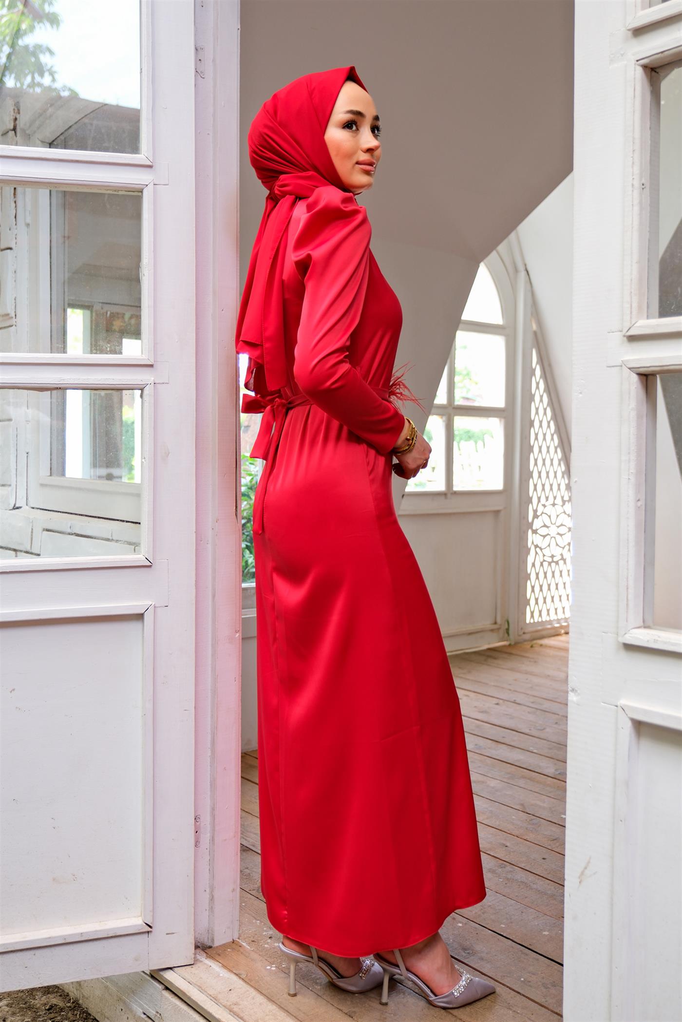 OMUZ VATKALI BEL KEMERLI ELBISE KIRMIZI