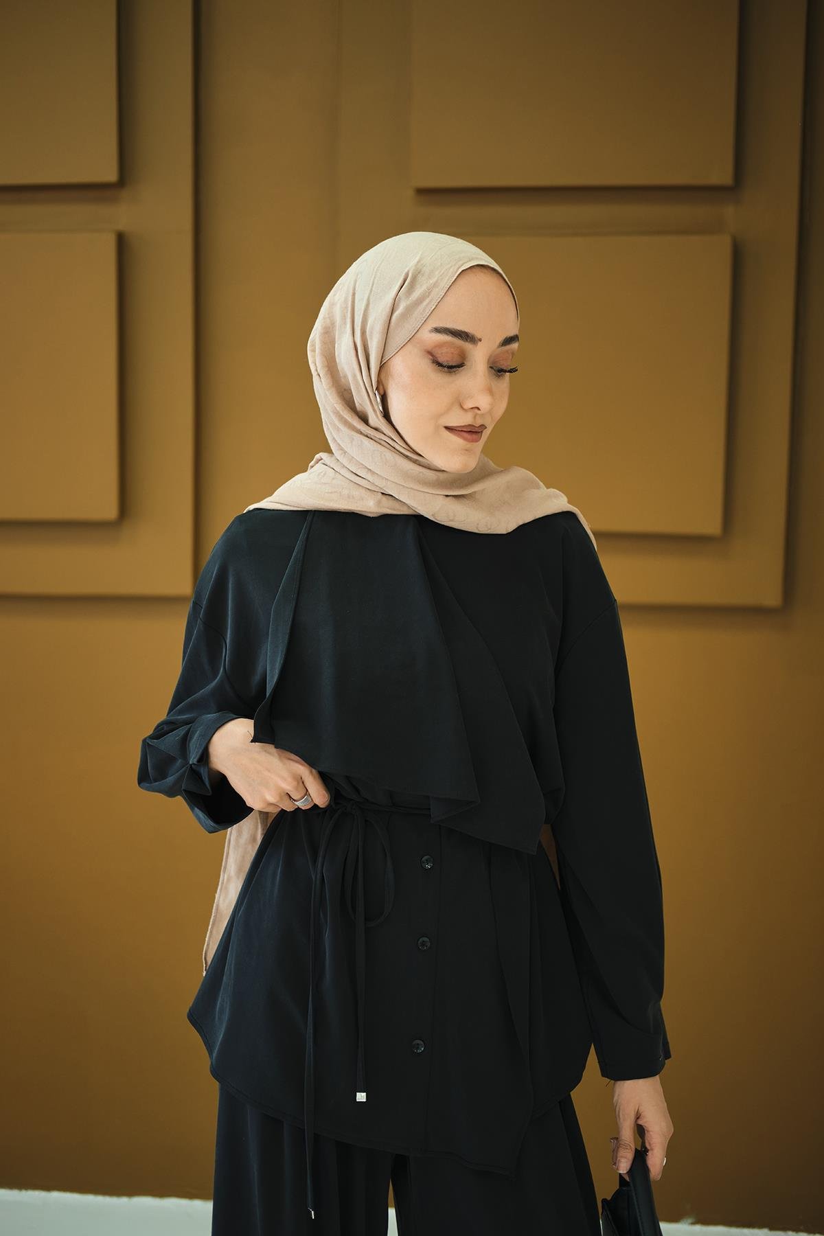 Omuzdan Volanlı Takım Siyah