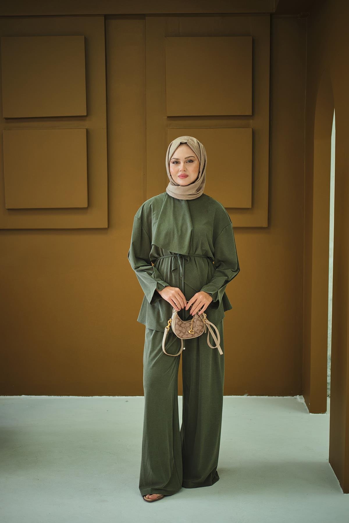 Omuzdan Volanlı Takım Yeşil