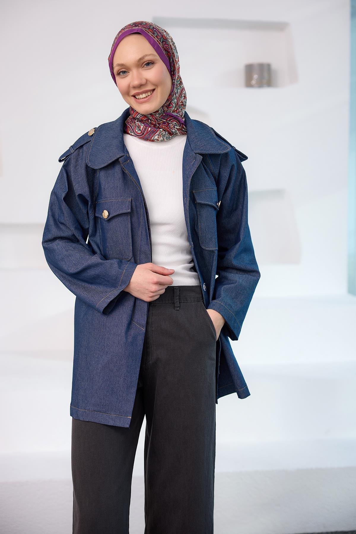 Omuzları Apolet Detaylı Jean Ceket Mavi