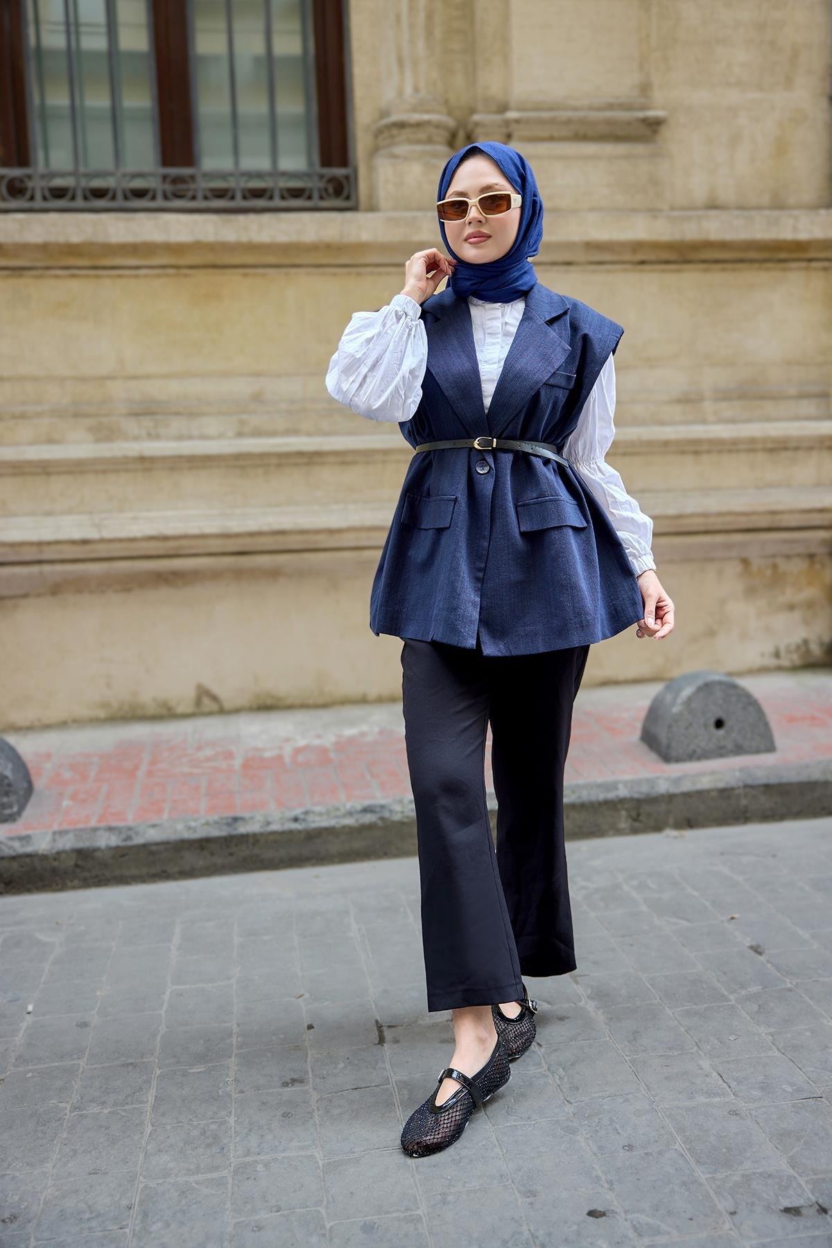 Omuzları Vatka Detaylı Keten Yelek Lacivert