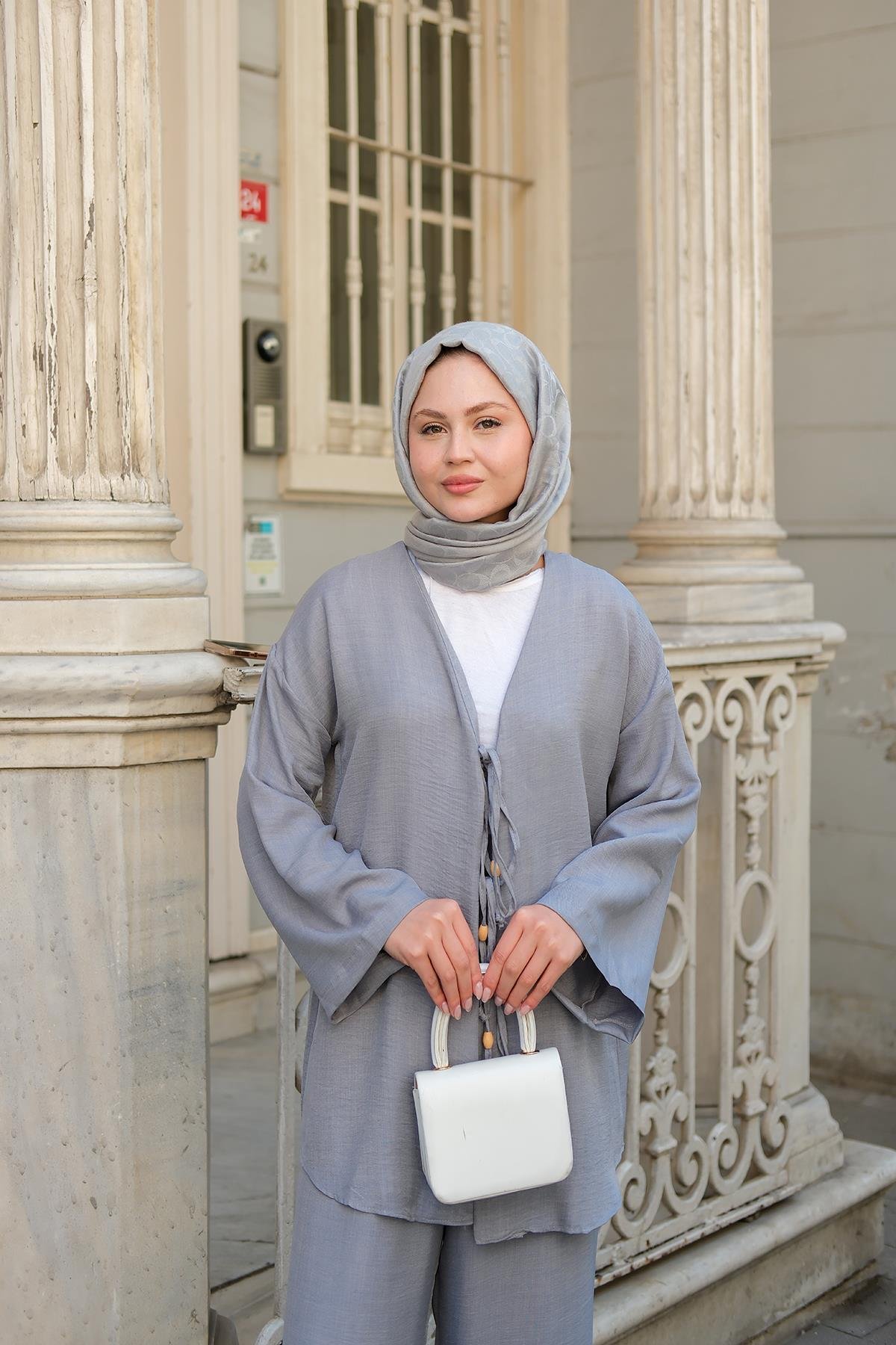 Ön Bağlama Detaylı Takım Gri